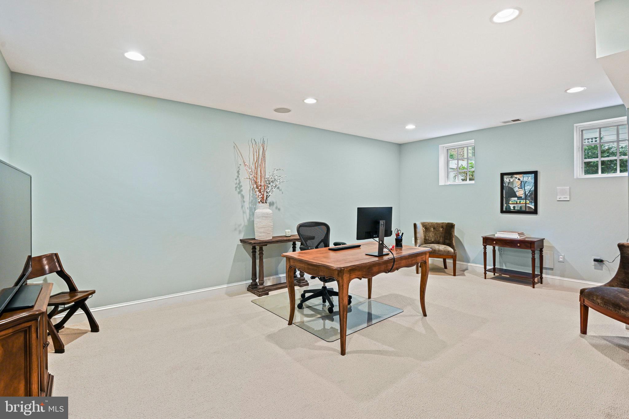 WILLIAMSBURG COMMONS - Residential