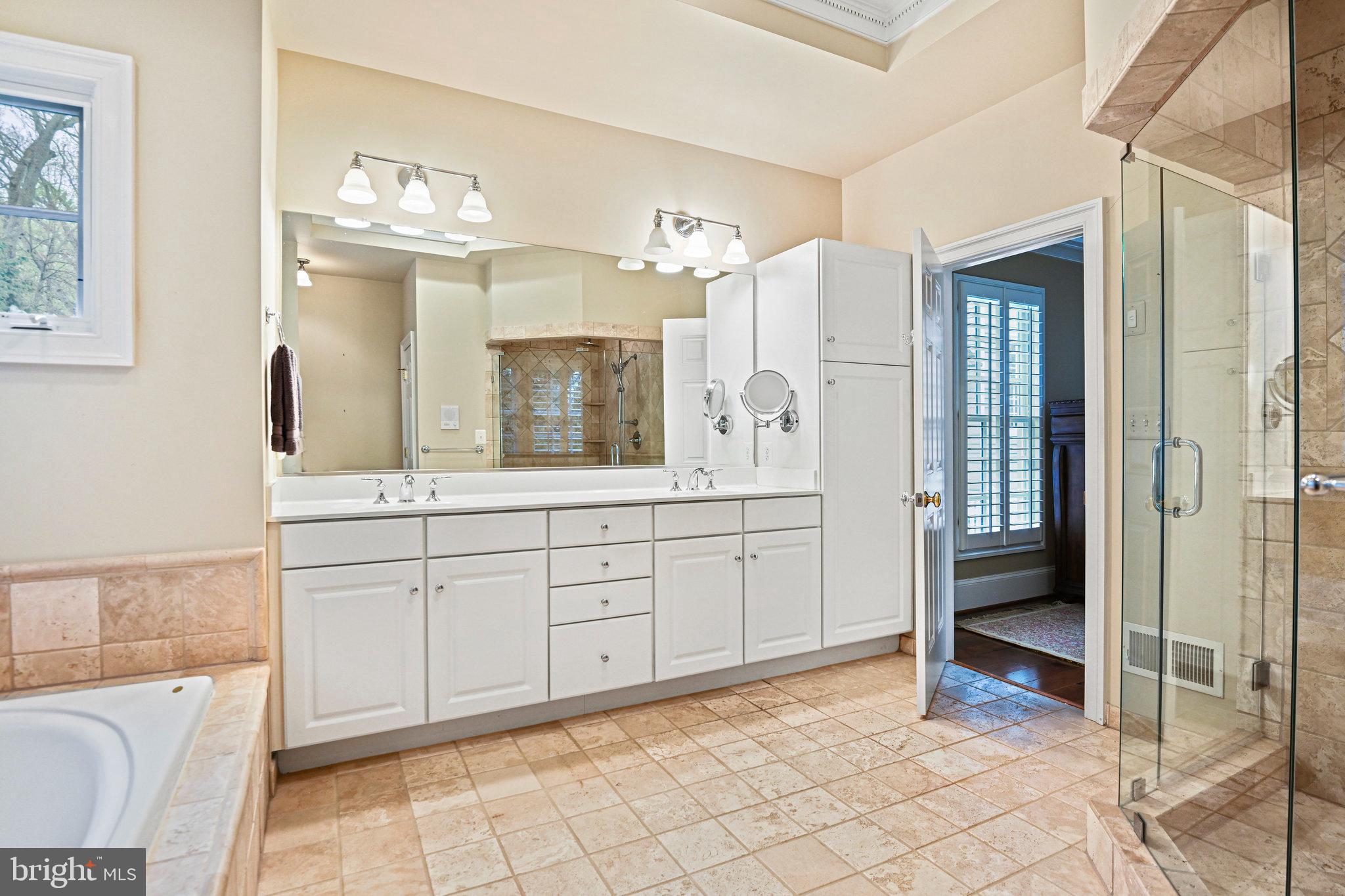 WILLIAMSBURG COMMONS - Residential