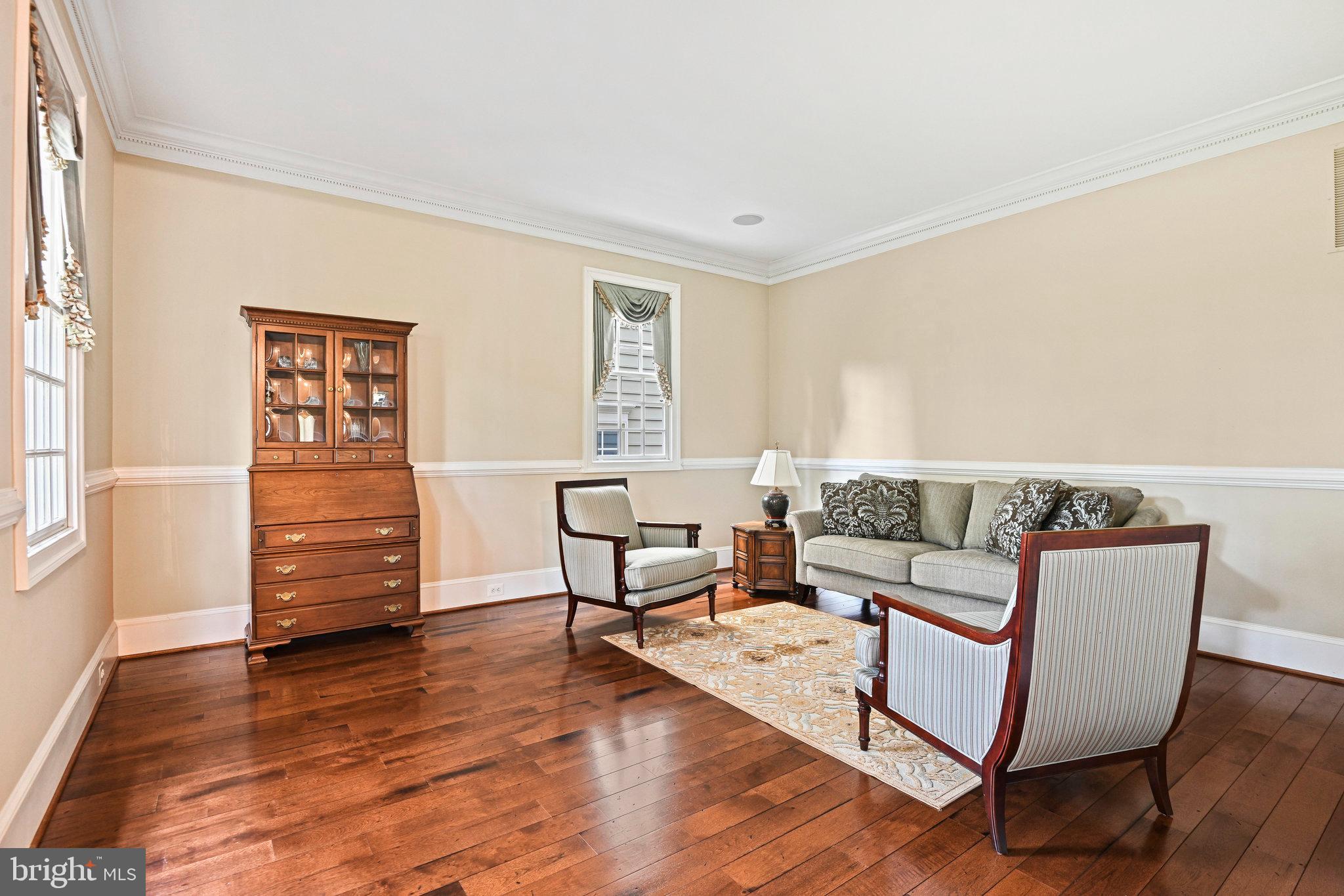 WILLIAMSBURG COMMONS - Residential