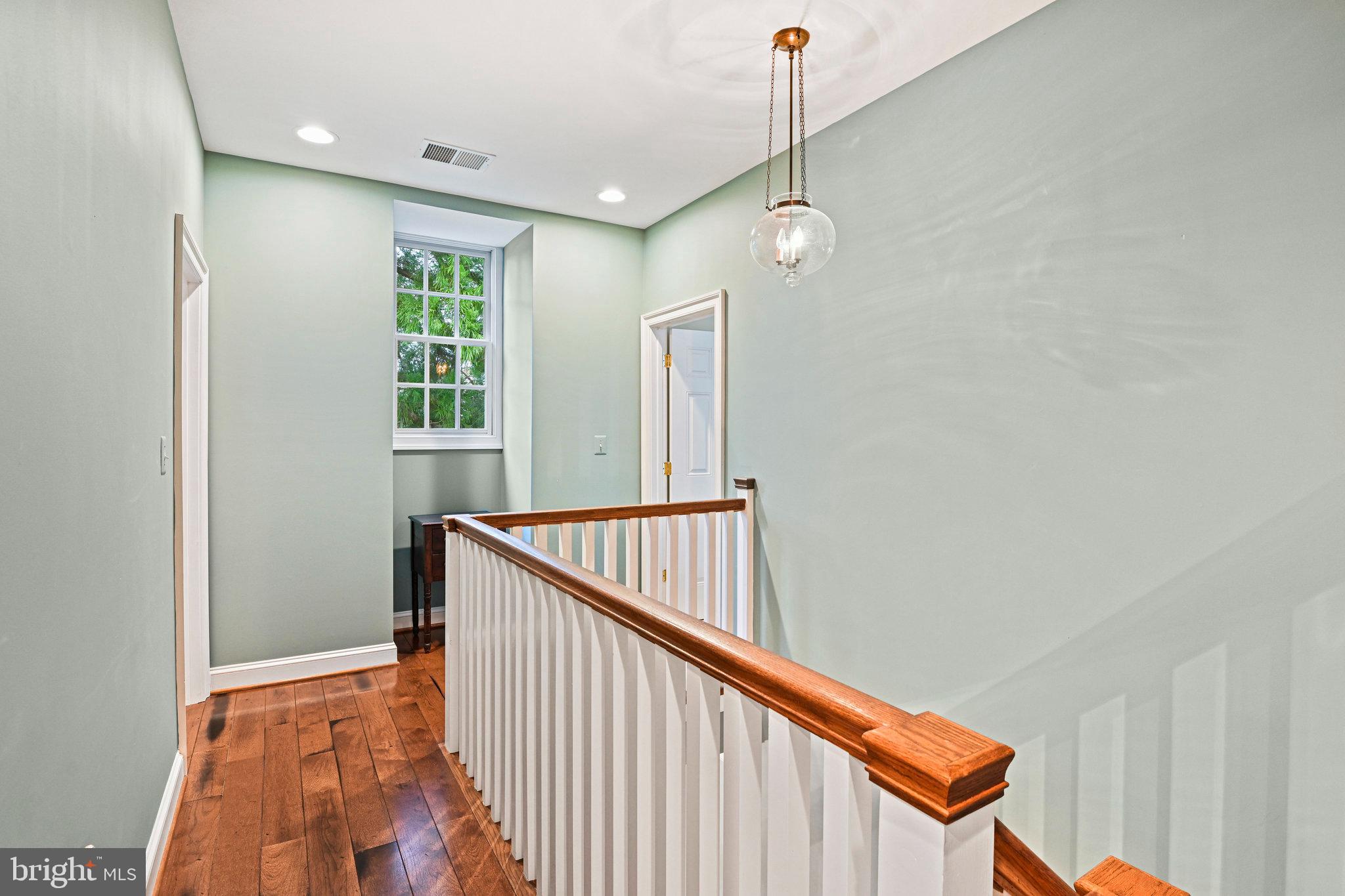 WILLIAMSBURG COMMONS - Residential