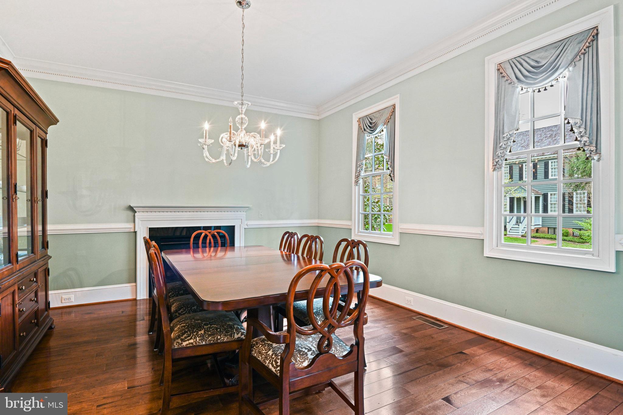 WILLIAMSBURG COMMONS - Residential