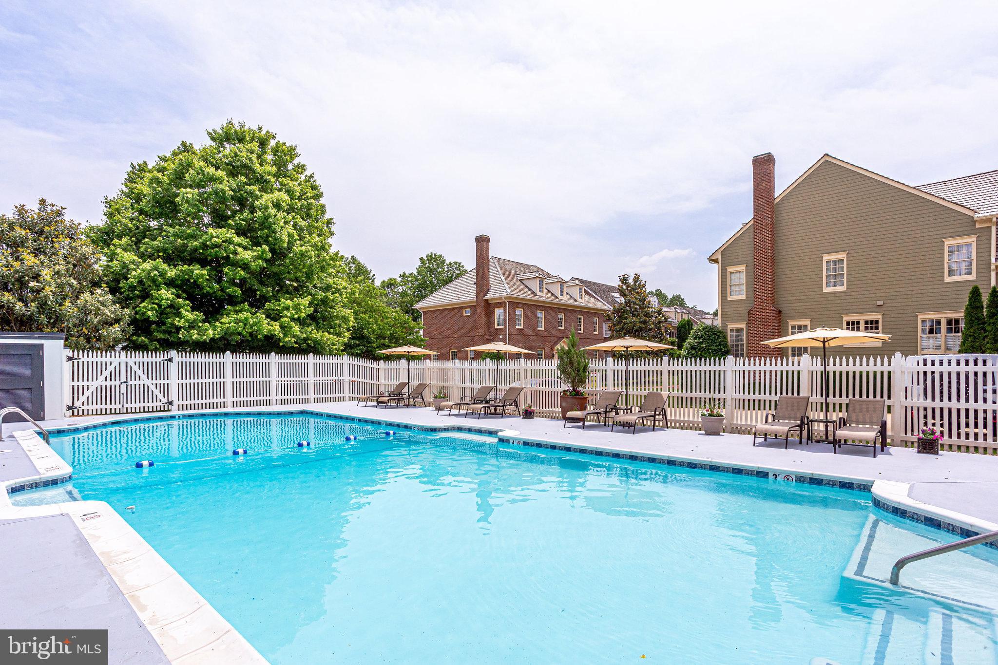 WILLIAMSBURG COMMONS - Residential