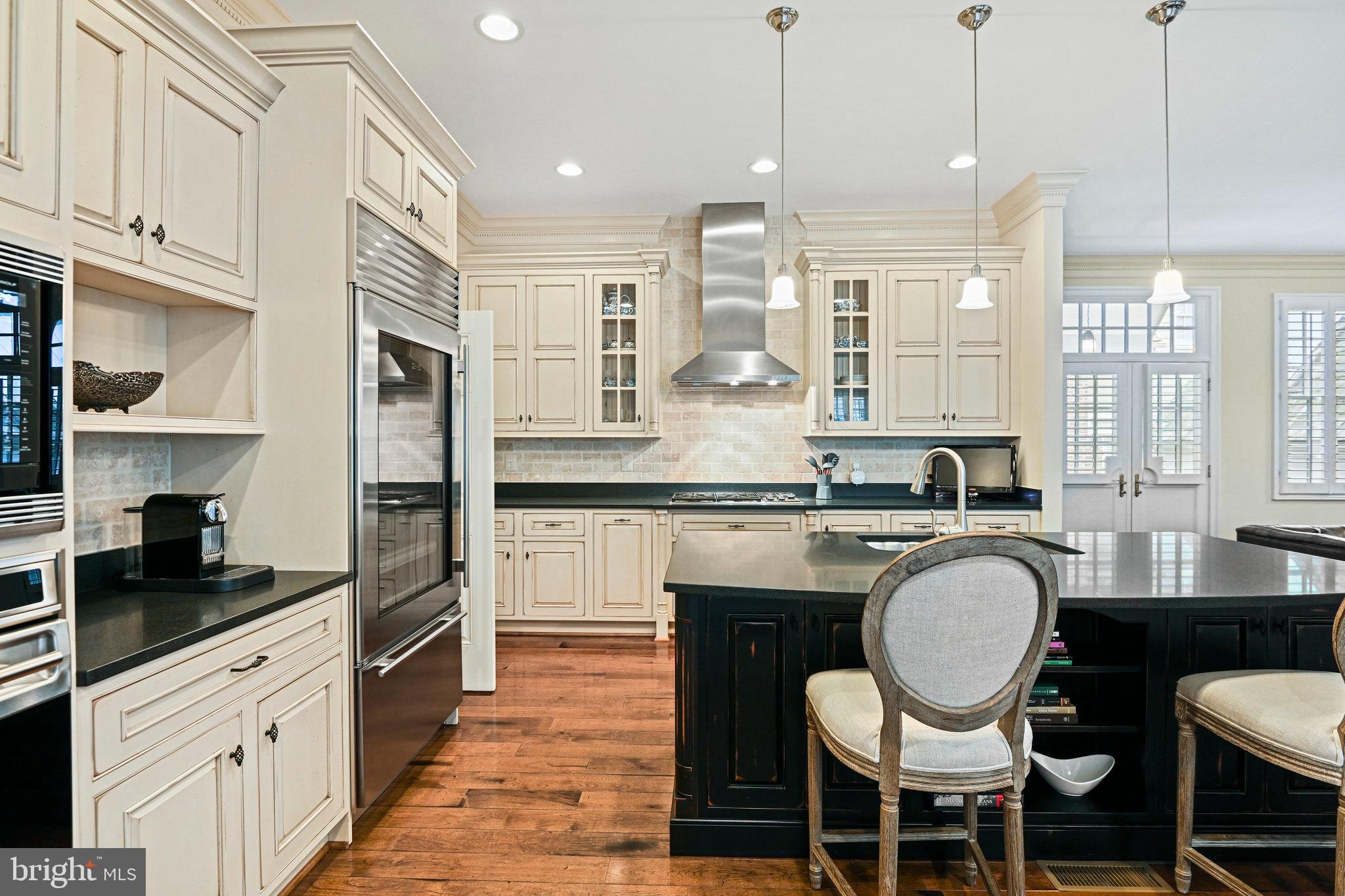 WILLIAMSBURG COMMONS - Residential