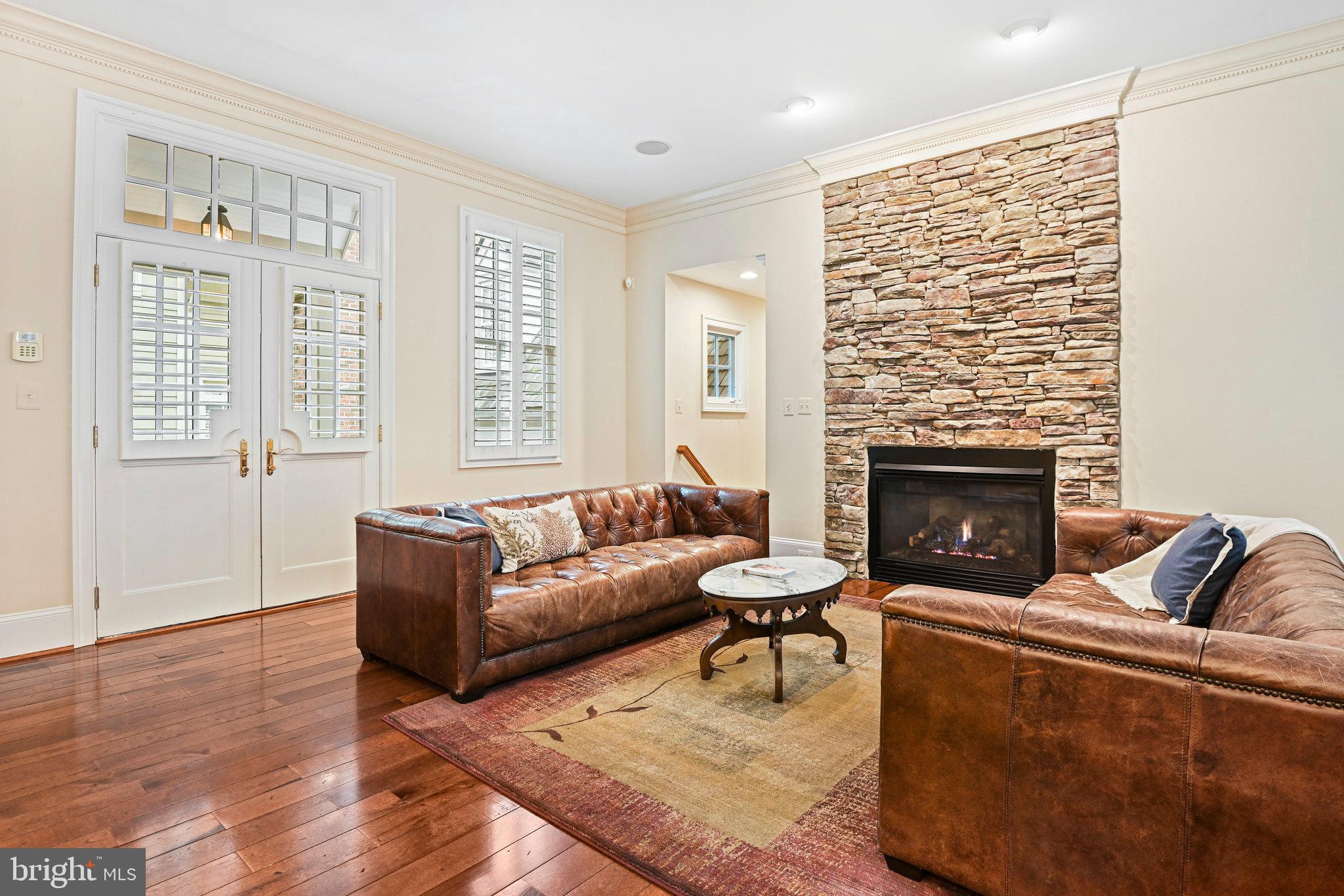 WILLIAMSBURG COMMONS - Residential