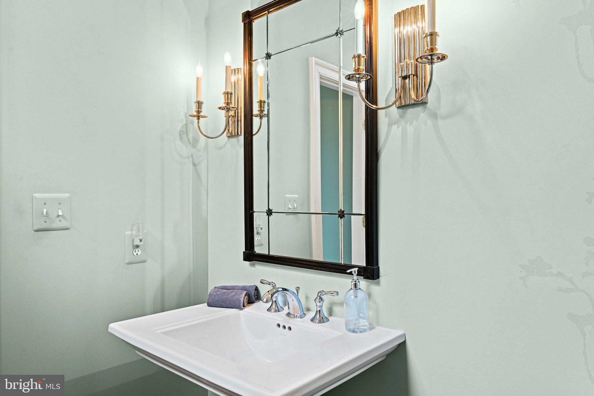 WILLIAMSBURG COMMONS - Residential