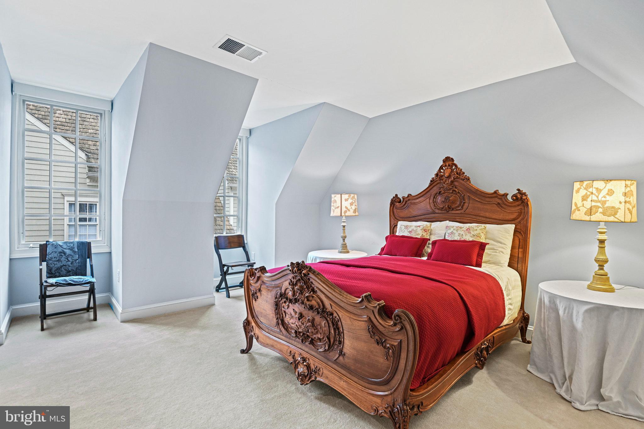 WILLIAMSBURG COMMONS - Residential