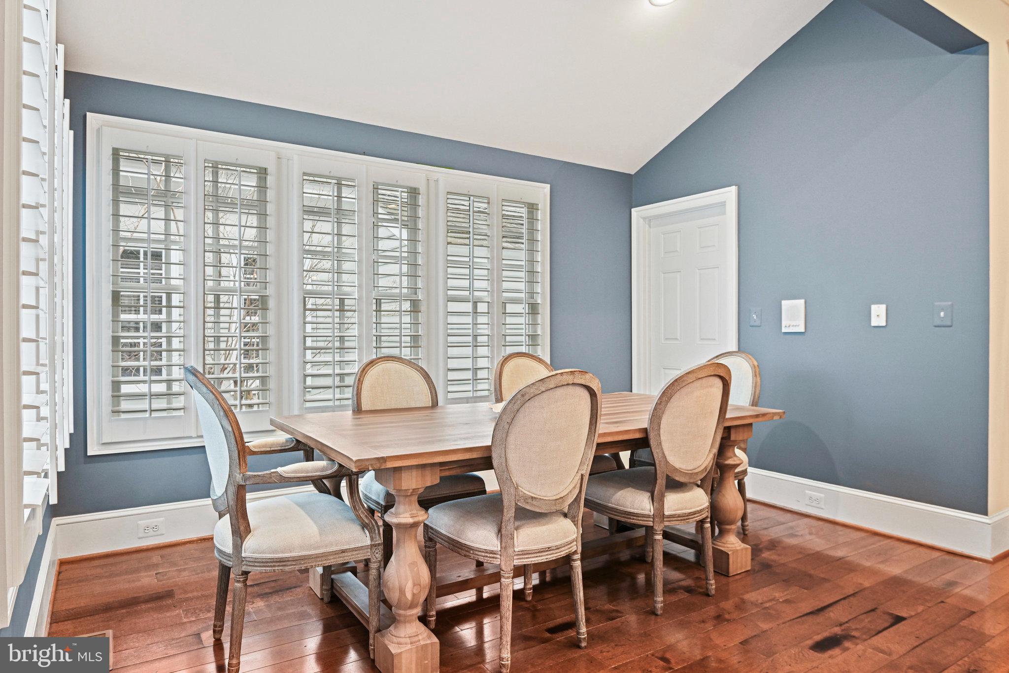 WILLIAMSBURG COMMONS - Residential