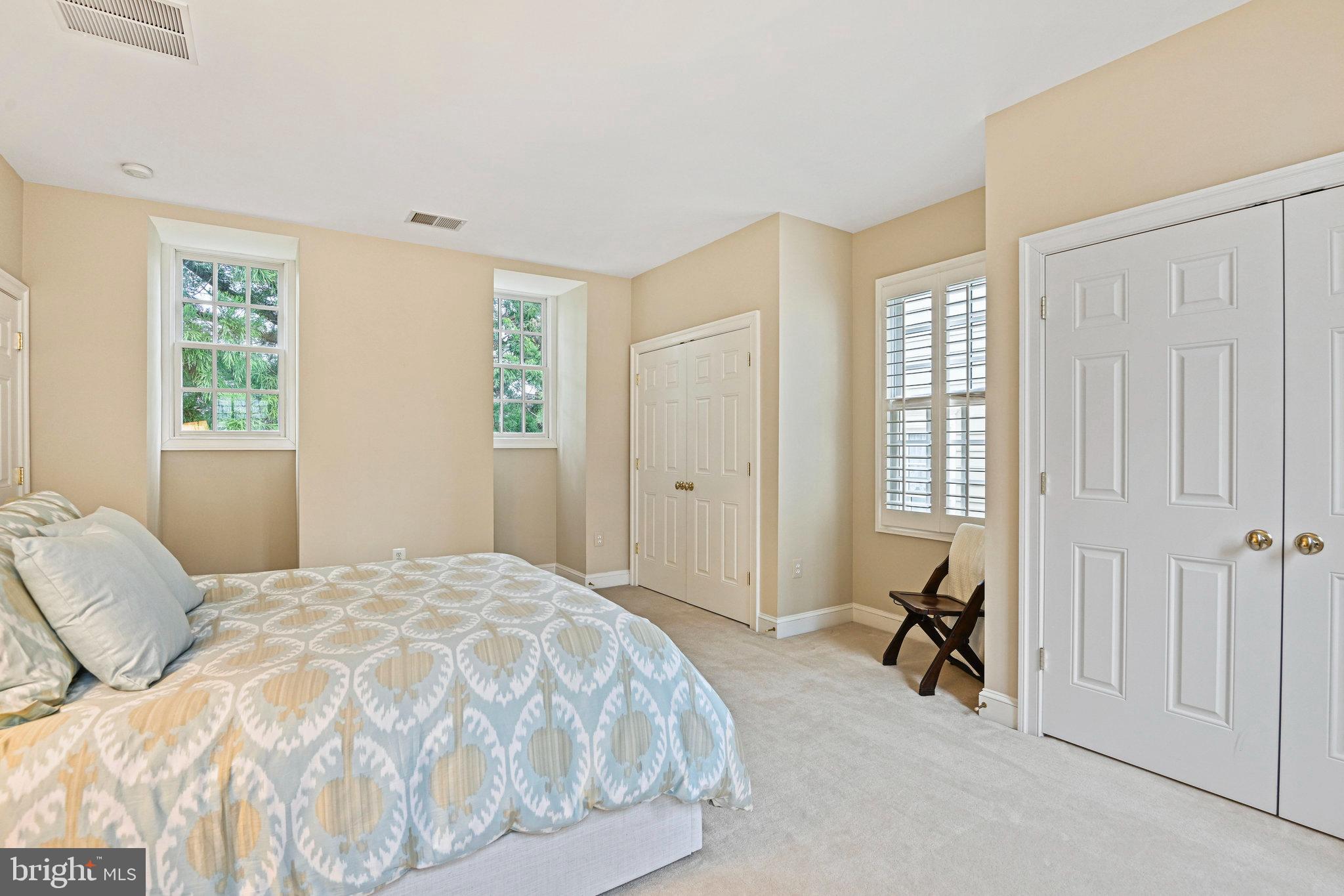 WILLIAMSBURG COMMONS - Residential