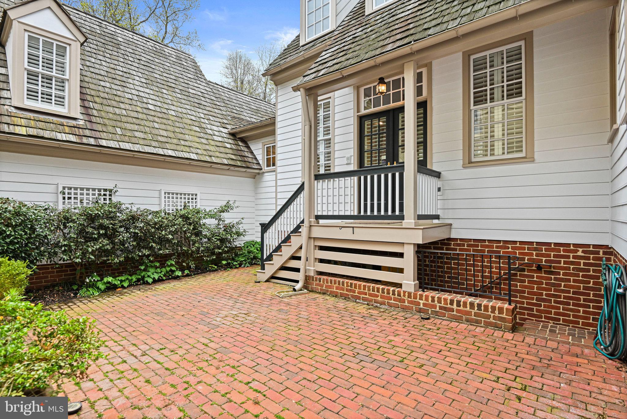 WILLIAMSBURG COMMONS - Residential