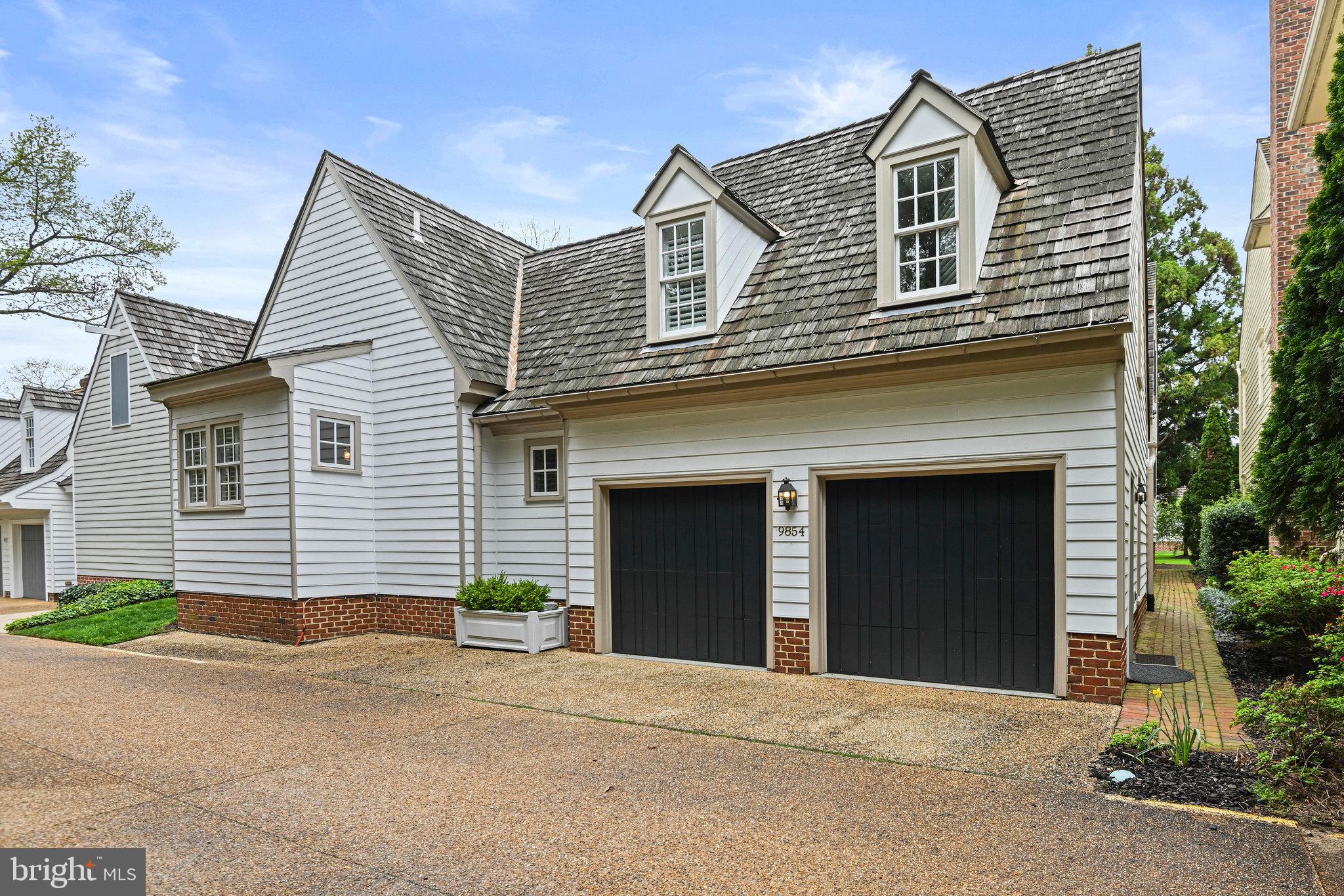 WILLIAMSBURG COMMONS - Residential