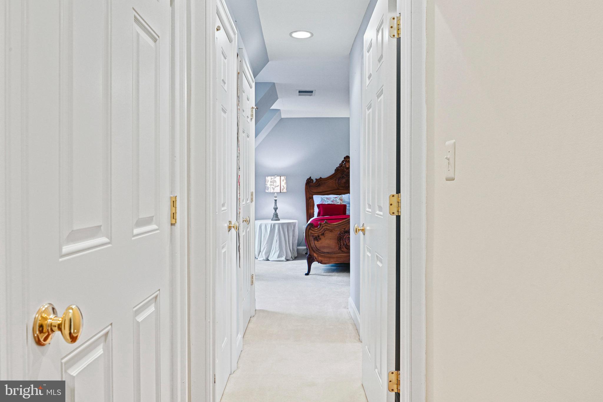 WILLIAMSBURG COMMONS - Residential