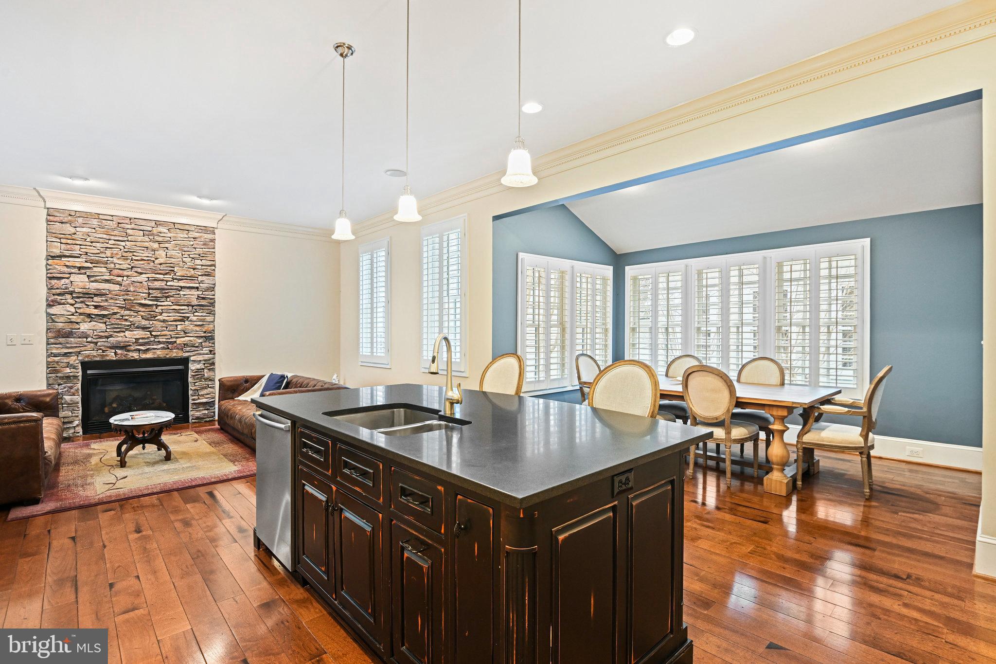 WILLIAMSBURG COMMONS - Residential