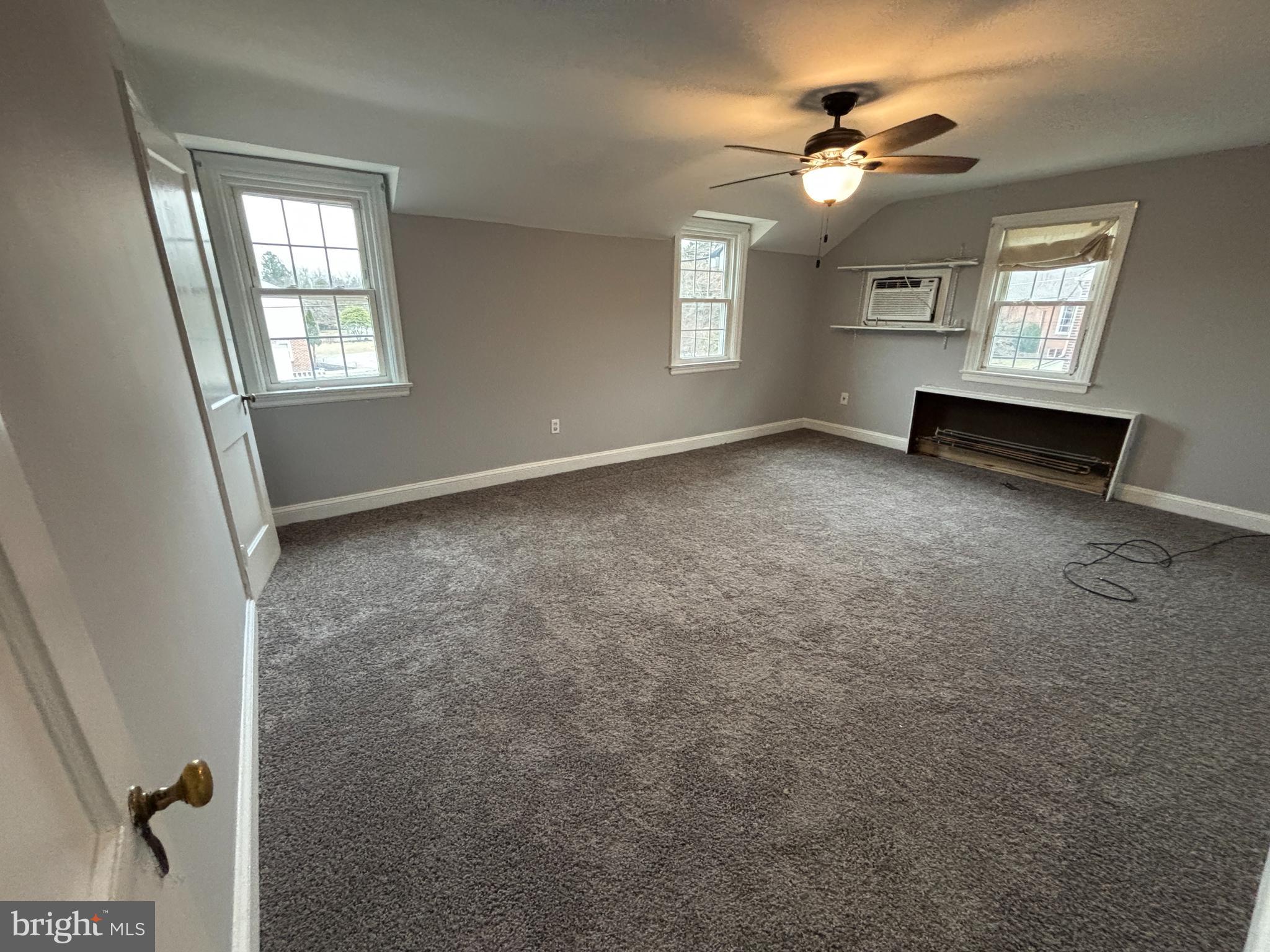 VALLEY VIEW - Residential Lease