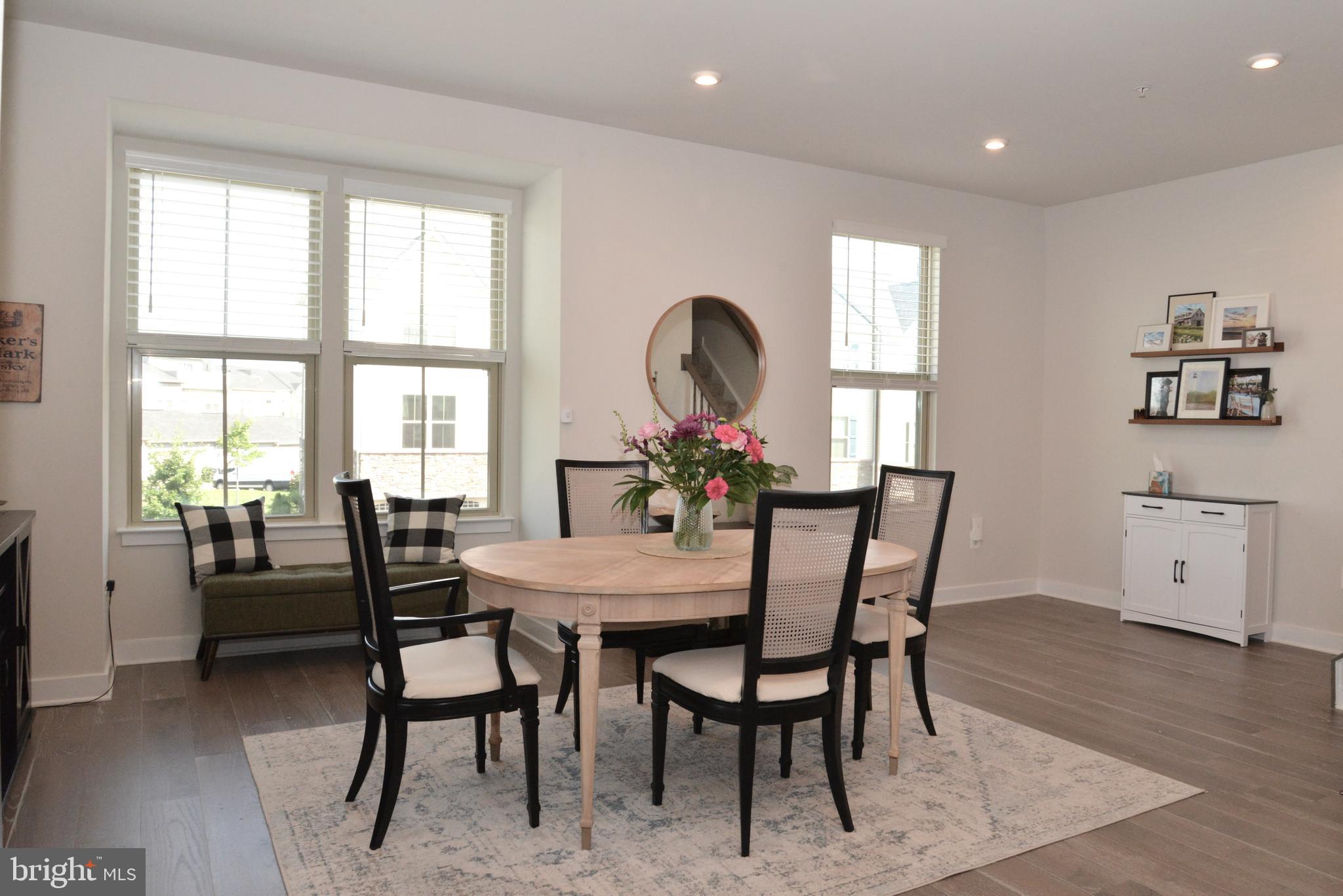 LAKE LINGANORE TOWN CENTER - Residential