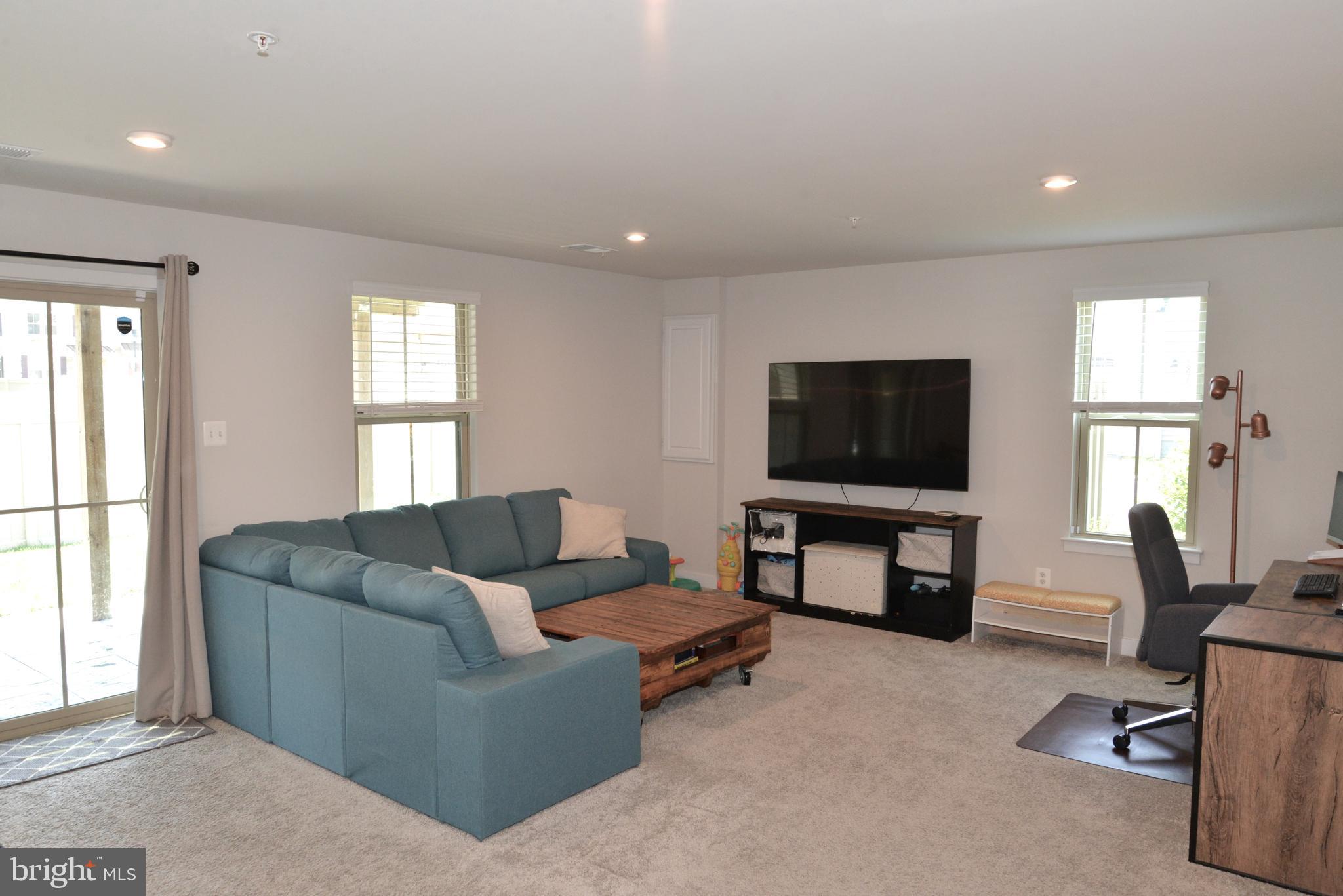 LAKE LINGANORE TOWN CENTER - Residential