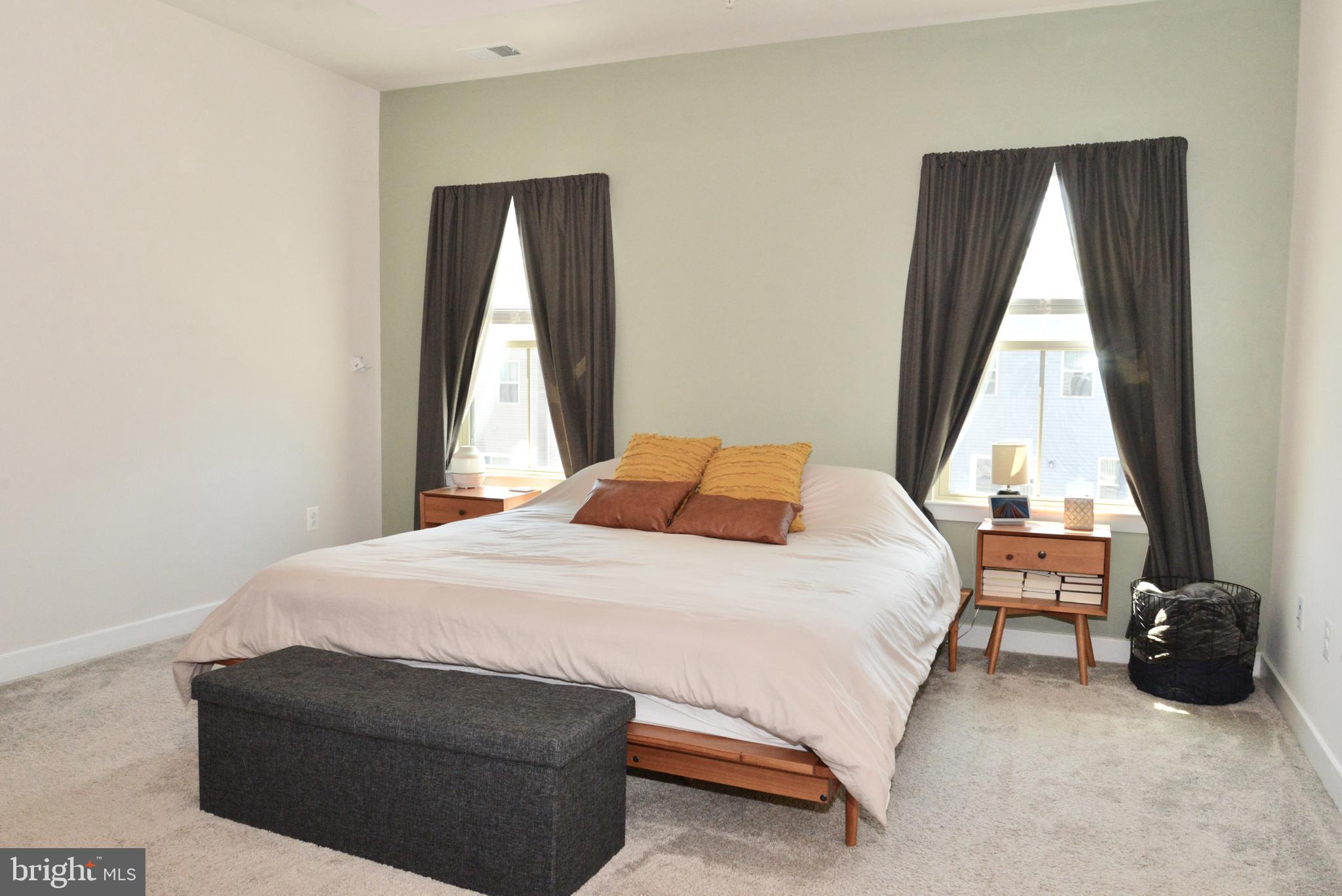 LAKE LINGANORE TOWN CENTER - Residential