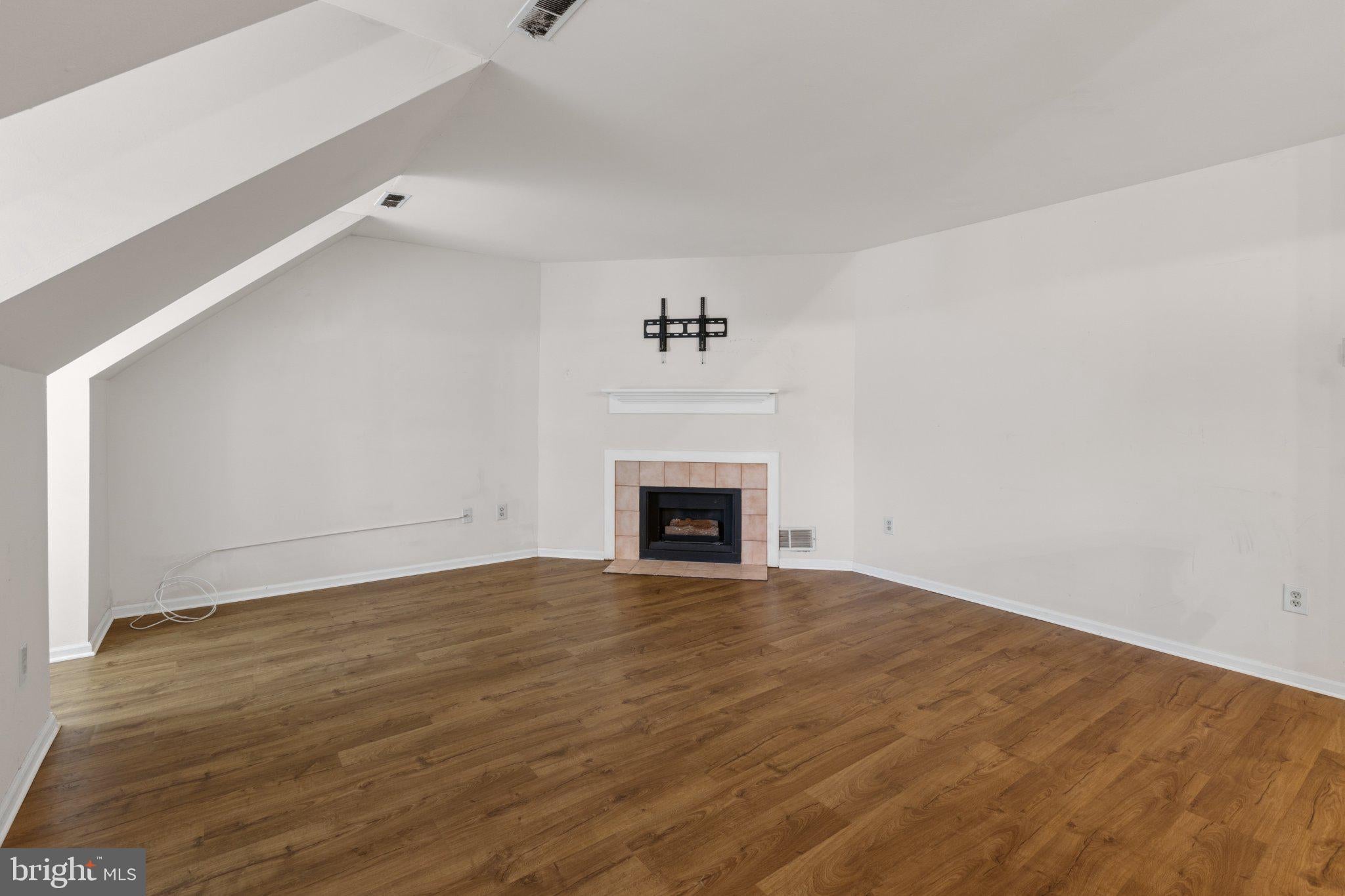 841 WESTFIELD DRIVE