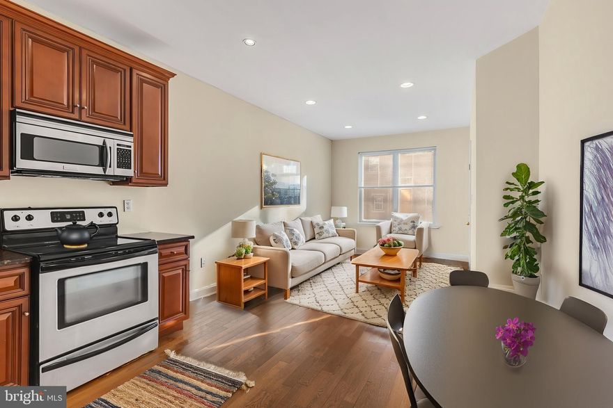 Available NOW | Leasing Special: $2,400/month for a 12 month lease or $2,300/month for a 24 month lease!

Welcome to 2005 Carpenter St #B! Located on the first and lower levels, this stunning 3 bedroom, 2.5 bathroom apartment consists features hardwood floors, recessed lighting, in-unit laundry, dark cherry cabinets, and a large private backyard! Enter the unit into the palatial living area with sun streaming in from both sides. The dynamic open floor plan allows for different furniture set ups so you can make this space truly yours! Your kitchen offers incredible storage space, granite countertops, and stainless steel appliances including an electric stove/oven, dishwasher, fridge, and microwave. Continue down the hallway of the unit to find a half bathroom and a hall closet. The first bedroom is at the back and offers a closet and a fully tiled ensuite bathroom that includes a shower and a vanity. Sliding glass doors lead you to a small porch and down to a giant, private backyard with plenty of room for plants and entertaining. Head downstairs to find 2 more bedrooms that are separated by a laundry room and your second full bathroom with spectacular tiling and a shower/tub combo. Both bedrooms are sizable with closets, and there is an additional closet in the hall for added convenience. Schedule a showing today!

Lease Terms:

Generally, 1st month, 12th month, and 1 month security deposit due at, or prior to, lease signing. Other terms may be required by Landlord. $55 application fee per applicant. Pets are conditional on owner's approval and may require an additional fee, if accepted. (Generally, $500/dog and $250/cat). Tenants responsible for: electricity, gas, cable/internet, and water. Landlord Requirements: Applicants to make 3x the monthly rent in verifiable net income, credit history to be considered (i.e. no active collections), no evictions within the past 4 years, and must have a verifiable rental history with on-time rental payments. Exceptions to this criteria may exist under the law and will be considered.