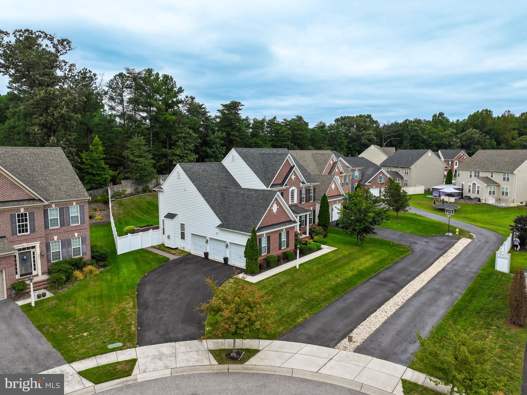 TURNBURY RUN AT ZEBRON - Residential