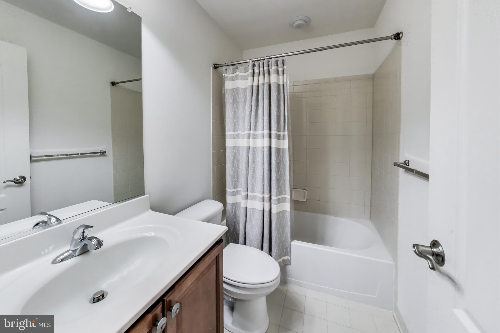 TURNBURY RUN AT ZEBRON - Residential