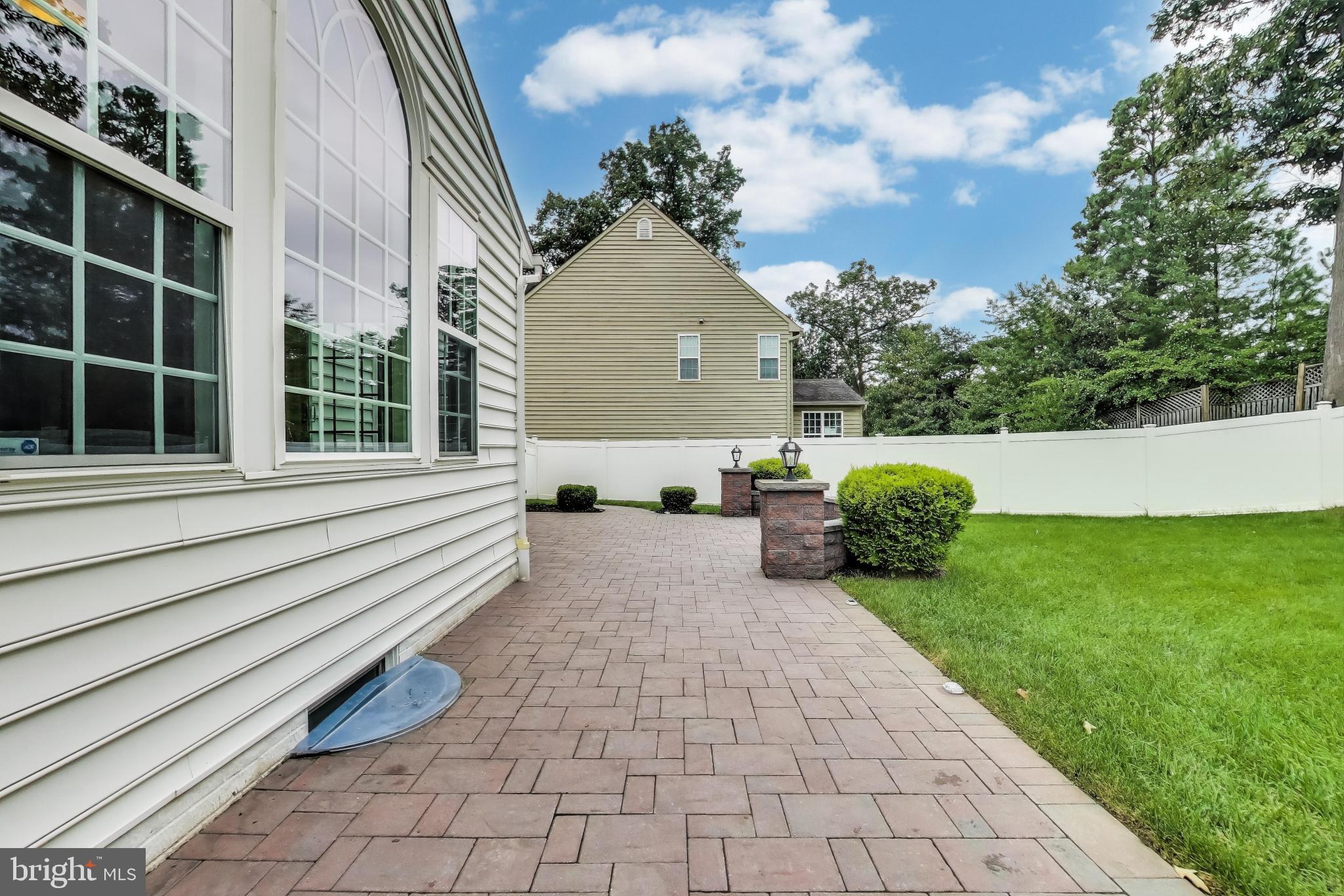 TURNBURY RUN AT ZEBRON - Residential