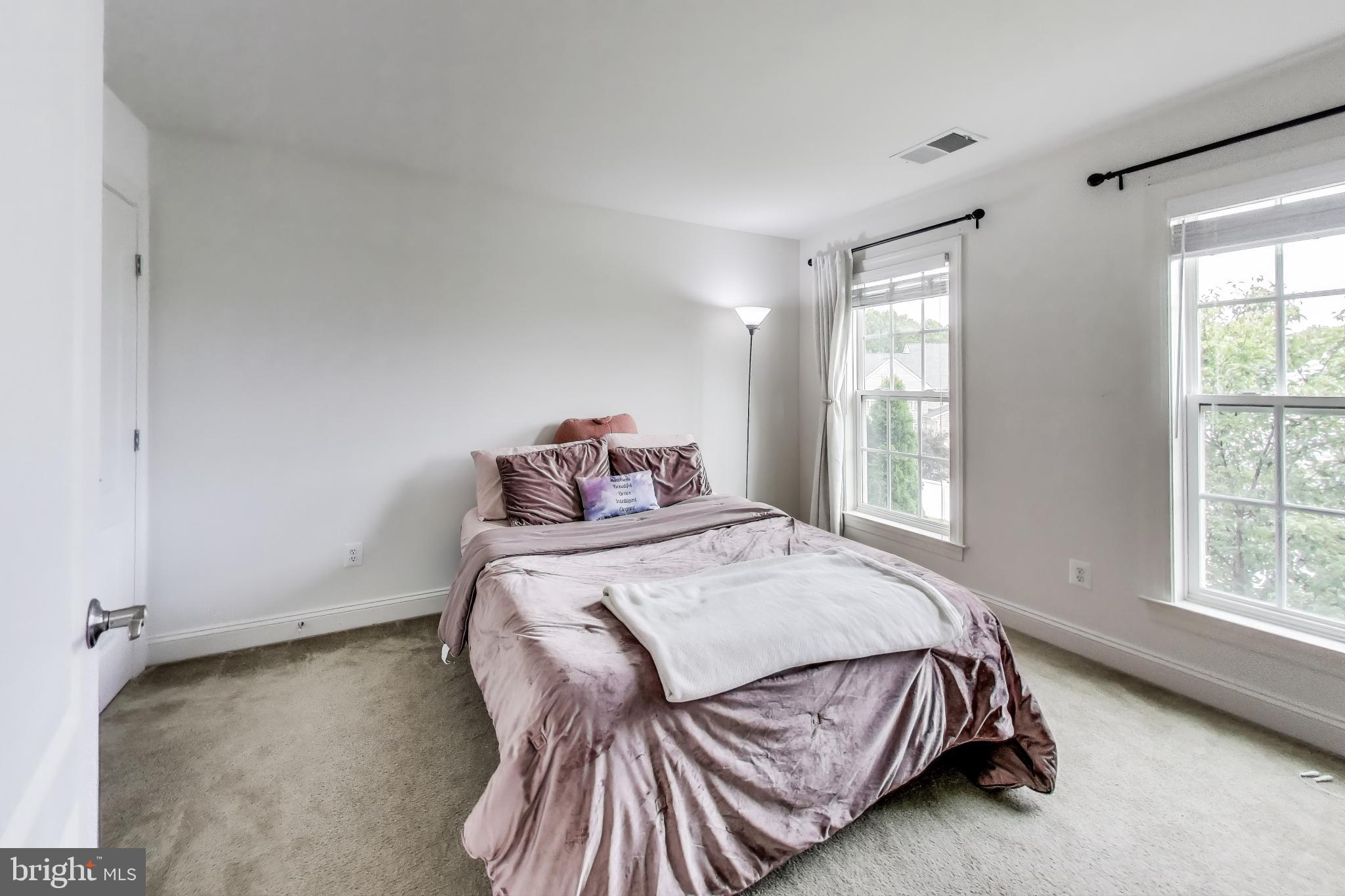 TURNBURY RUN AT ZEBRON - Residential