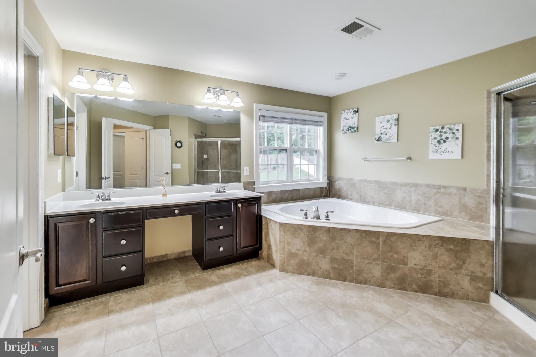 TURNBURY RUN AT ZEBRON - Residential