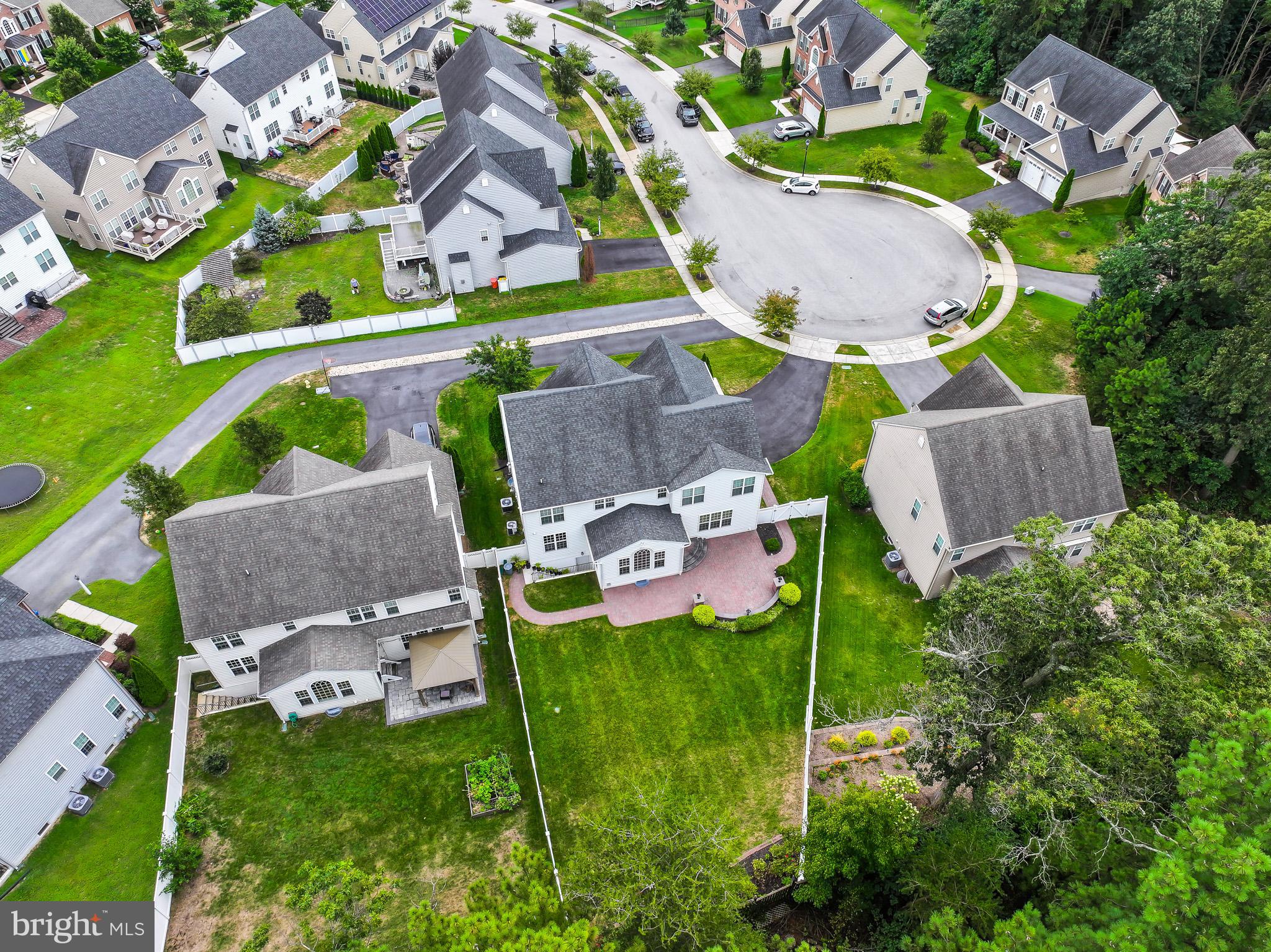 TURNBURY RUN AT ZEBRON - Residential