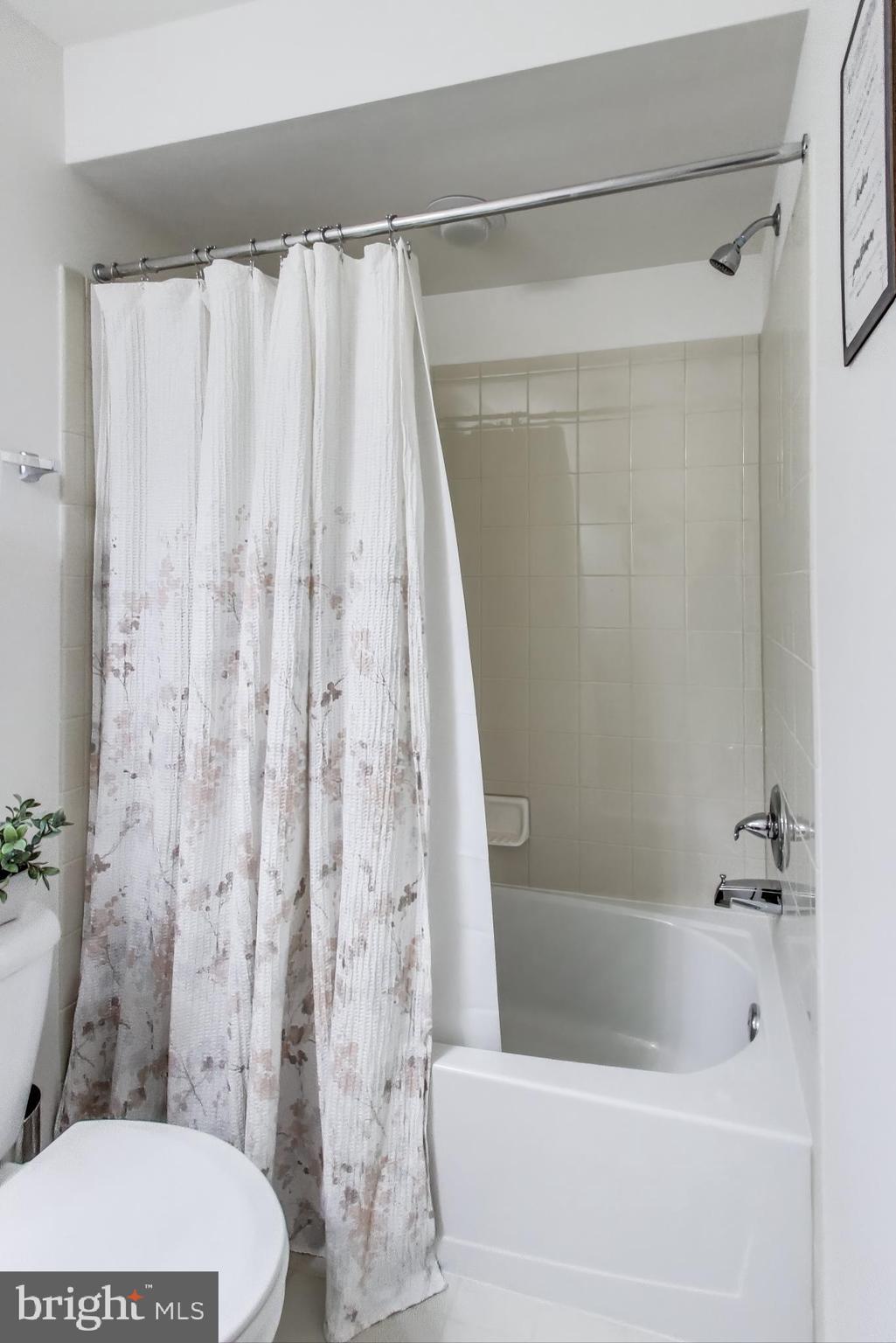 TURNBURY RUN AT ZEBRON - Residential