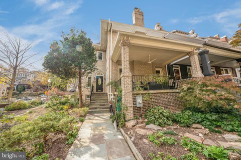 2202 CATHEDRAL AVENUE NW WASHINGTON DC 20008