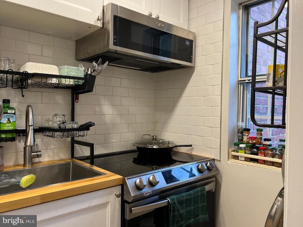 COLONIAL VILLAGE III - Residential Lease