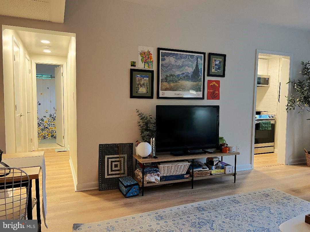 COLONIAL VILLAGE III - Residential Lease