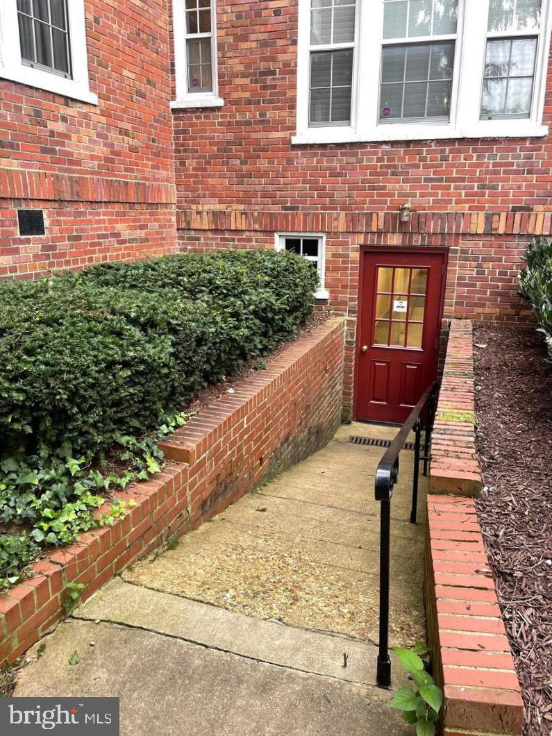 COLONIAL VILLAGE III - Residential Lease