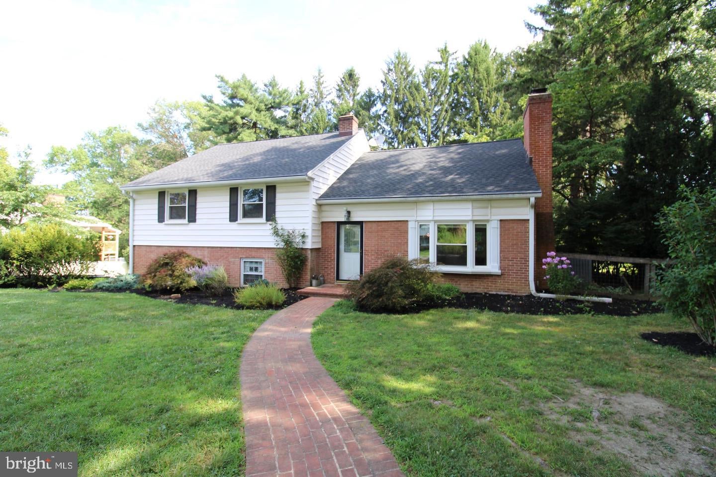 1133 COLONIAL ROAD