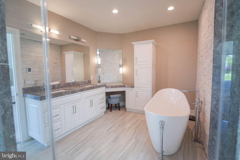 MERRICK FARM - Residential