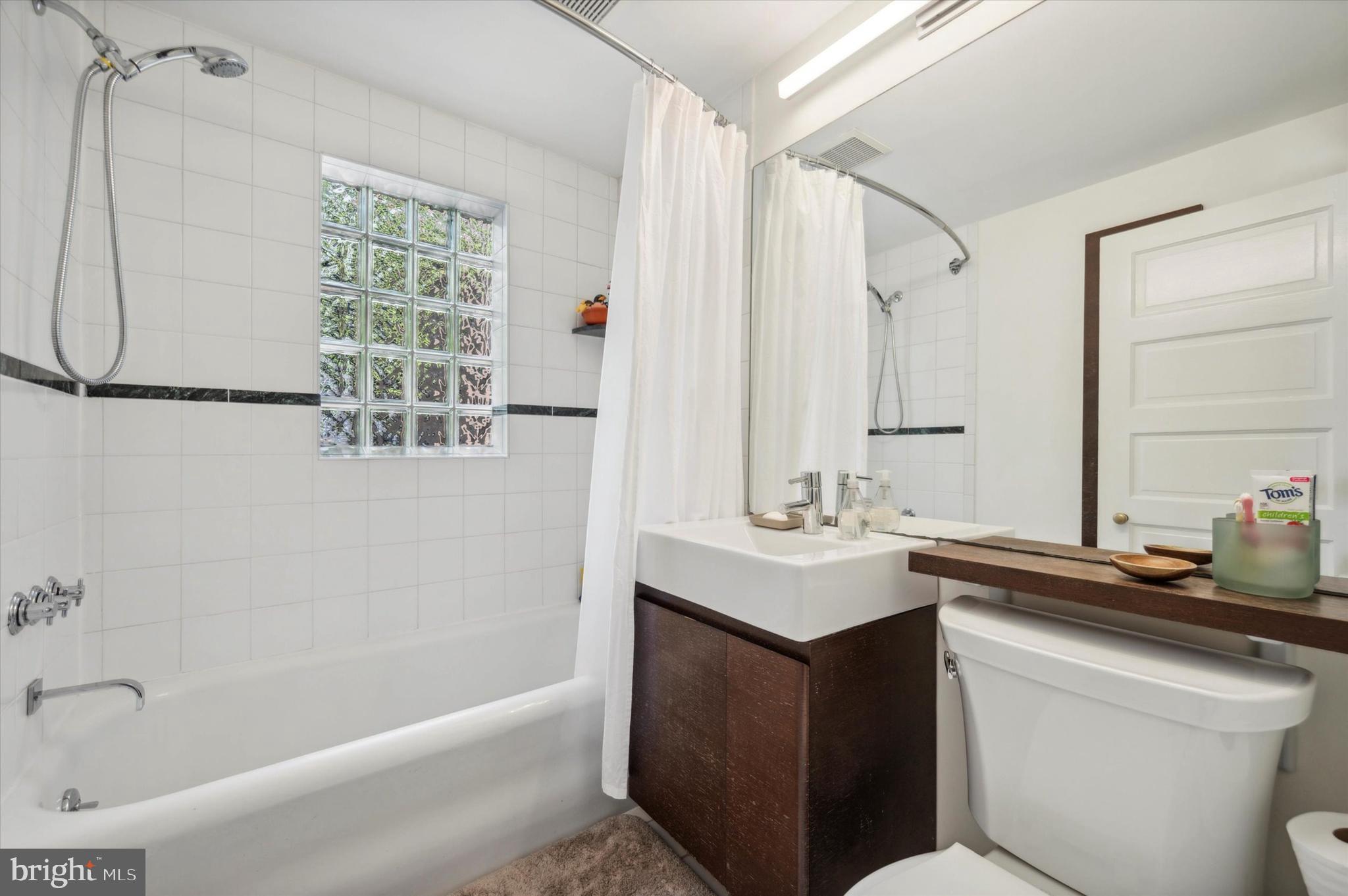 RITTENHOUSE SQUARE - Residential Lease