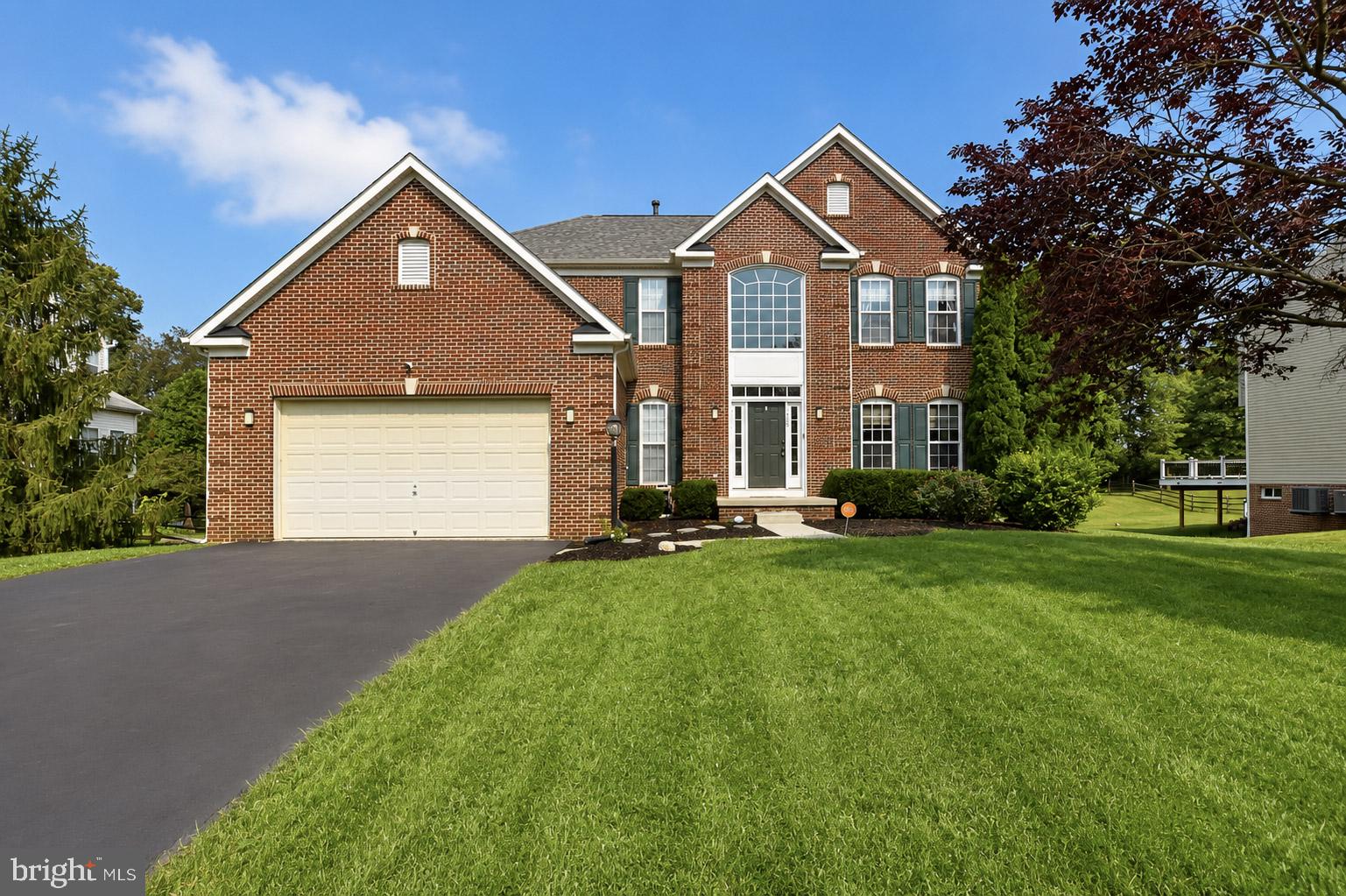 Photo 1 of 35 — 422 SAWGRASS, CHARLES TOWN, WV 25414