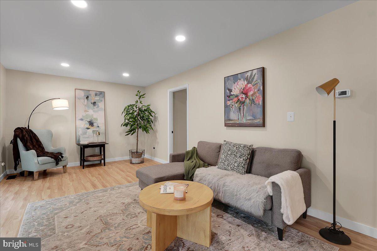 10 STONEMEADOW COURT