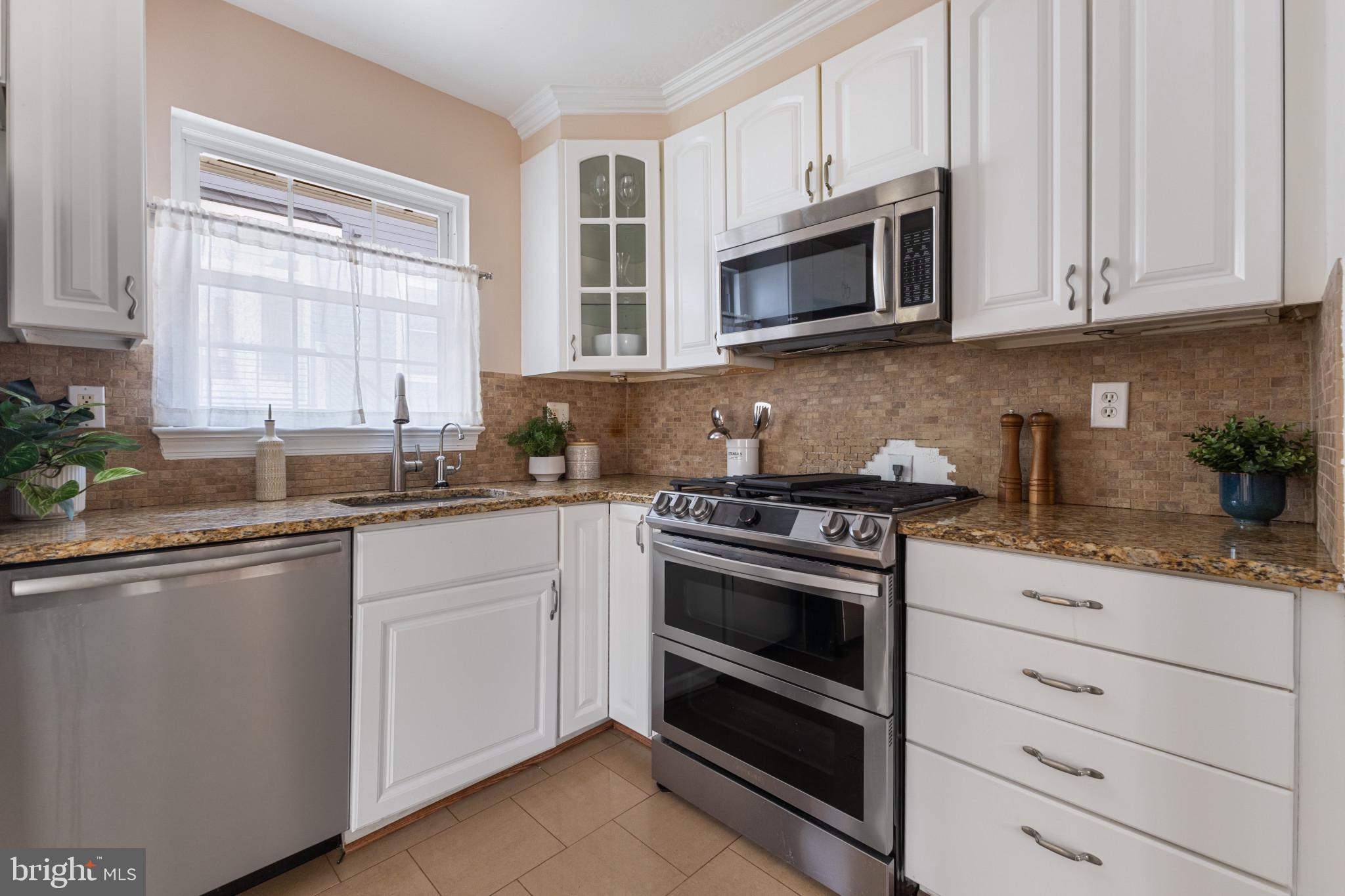 CRESCENT HILLS - Residential