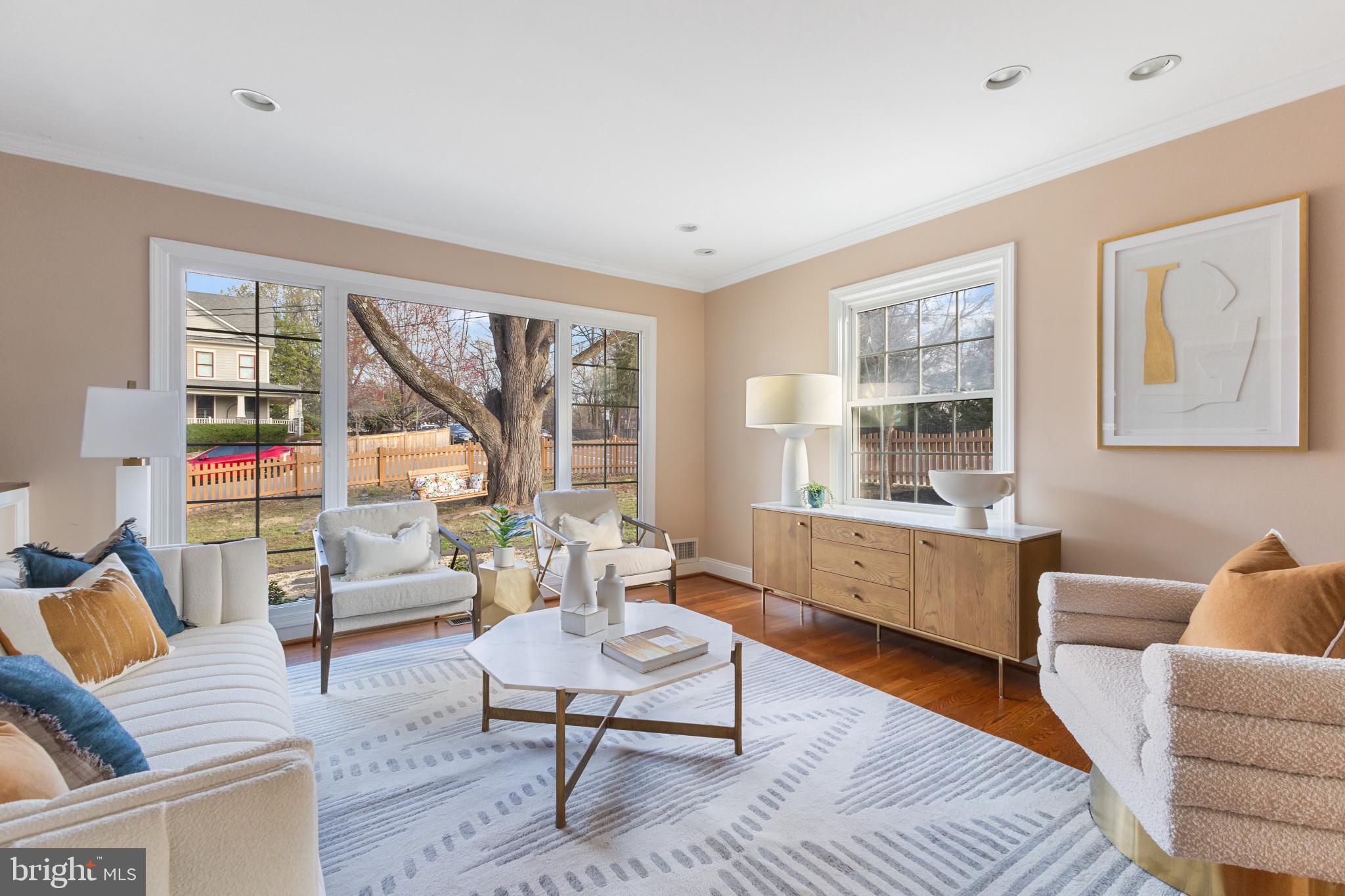 CRESCENT HILLS - Residential