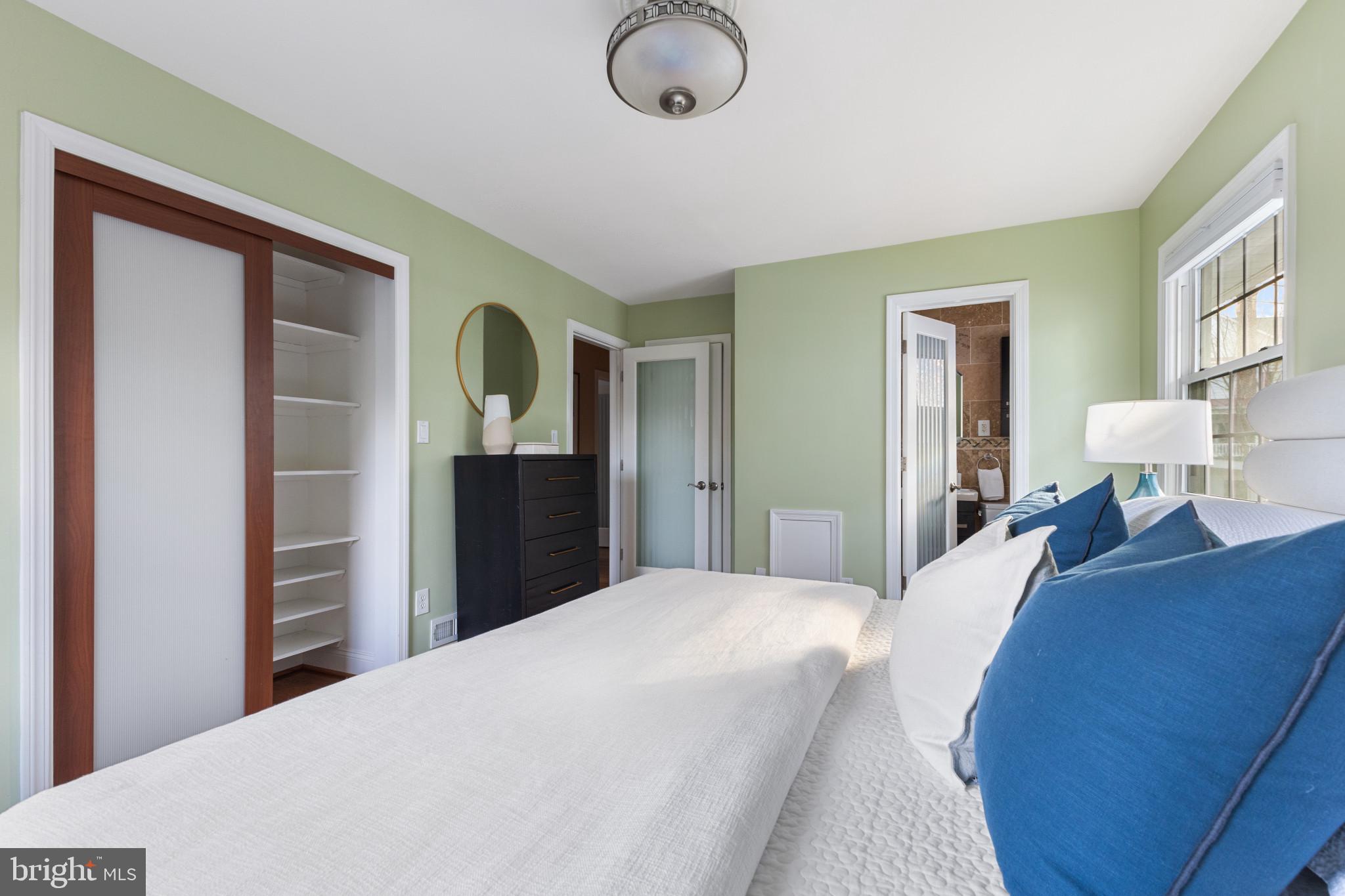 CRESCENT HILLS - Residential