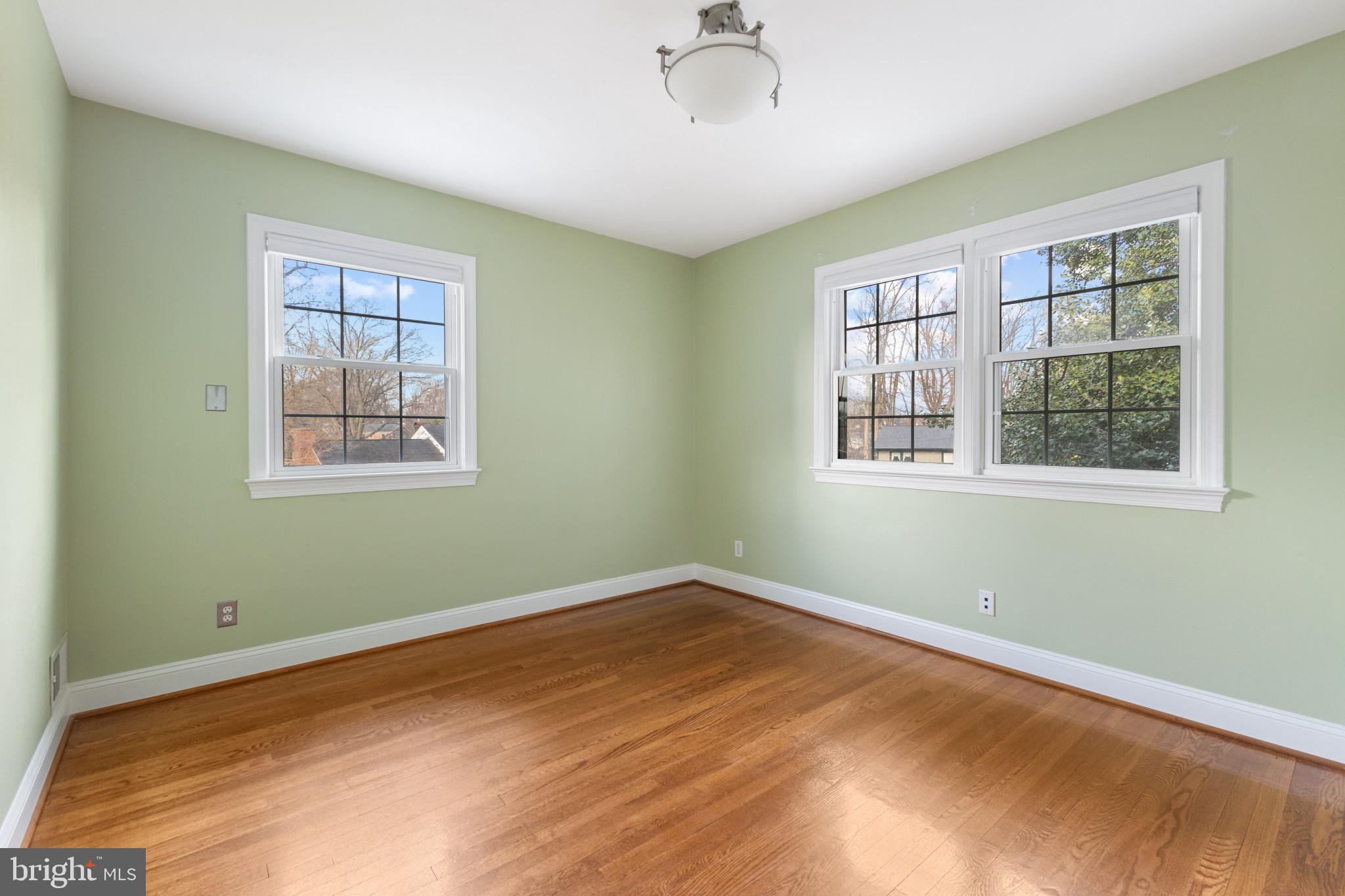 CRESCENT HILLS - Residential