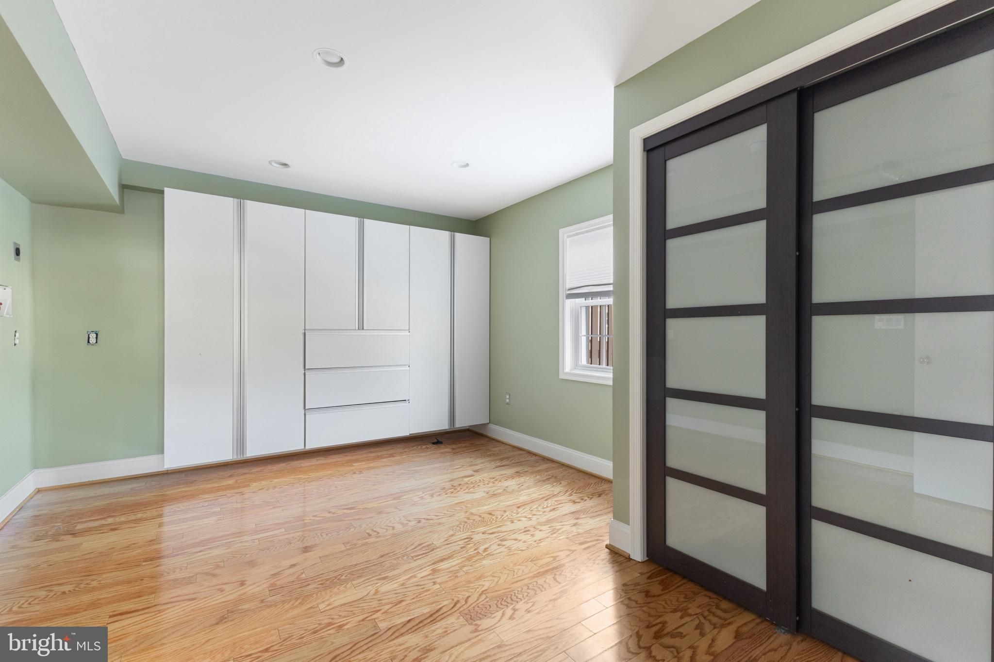 CRESCENT HILLS - Residential