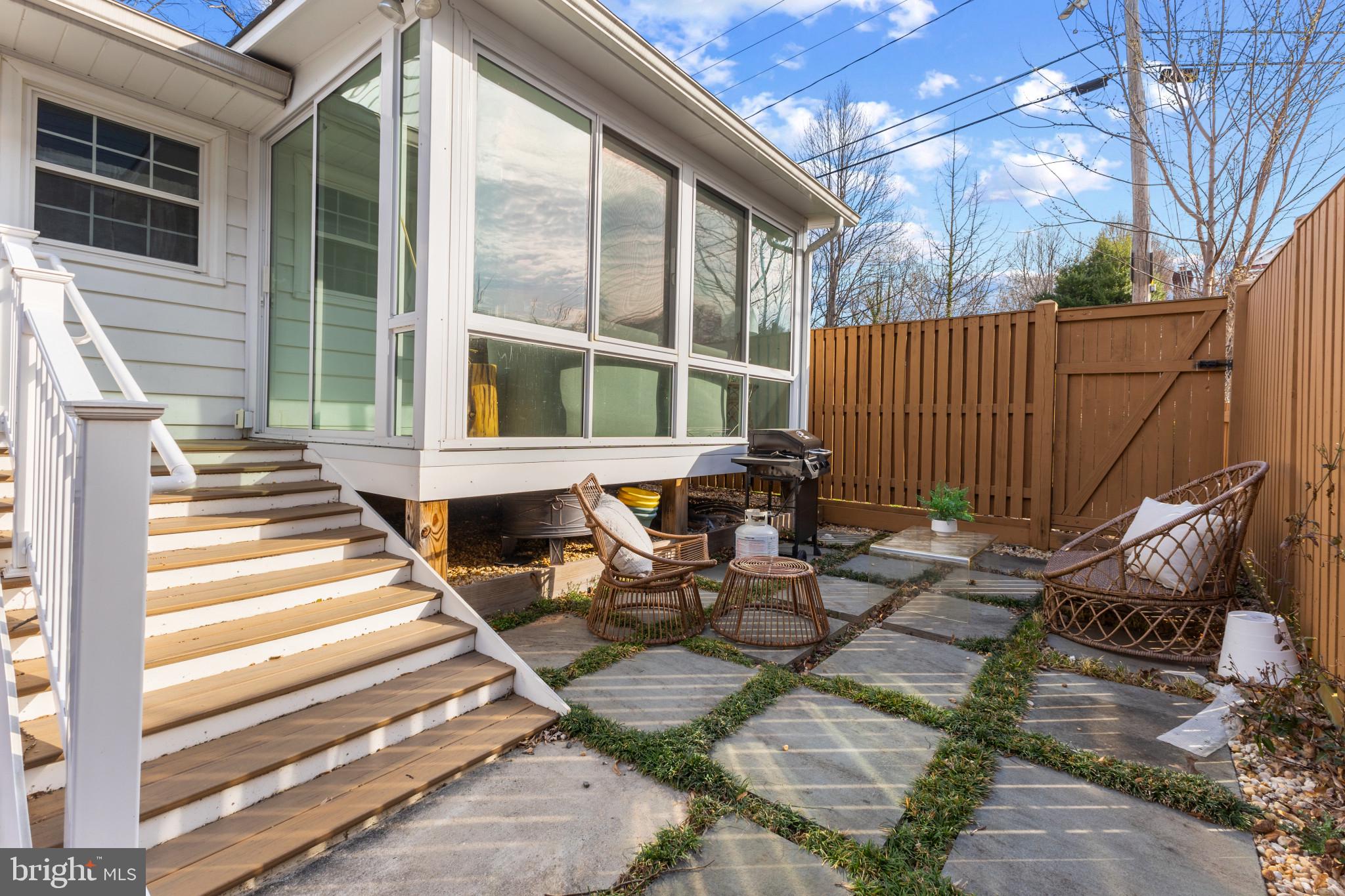 CRESCENT HILLS - Residential