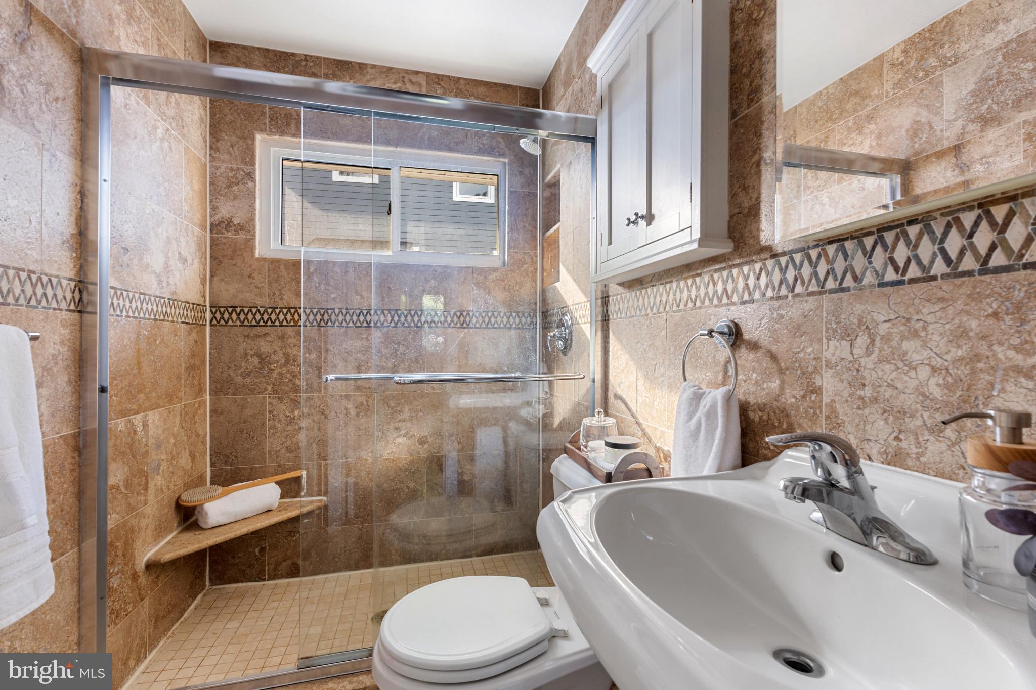 CRESCENT HILLS - Residential