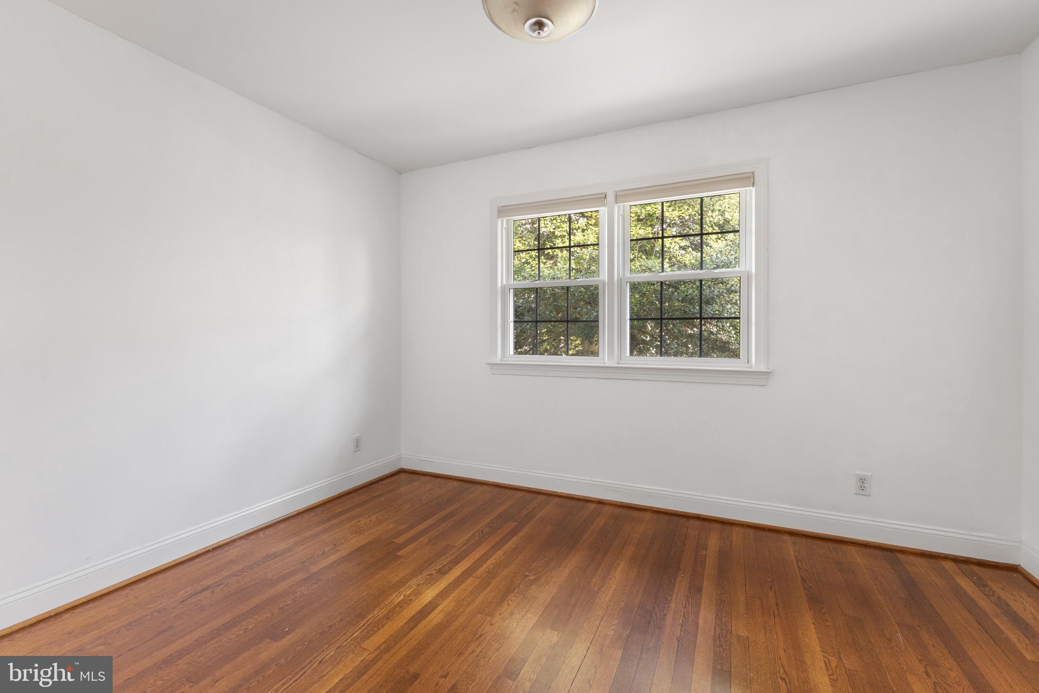 CRESCENT HILLS - Residential