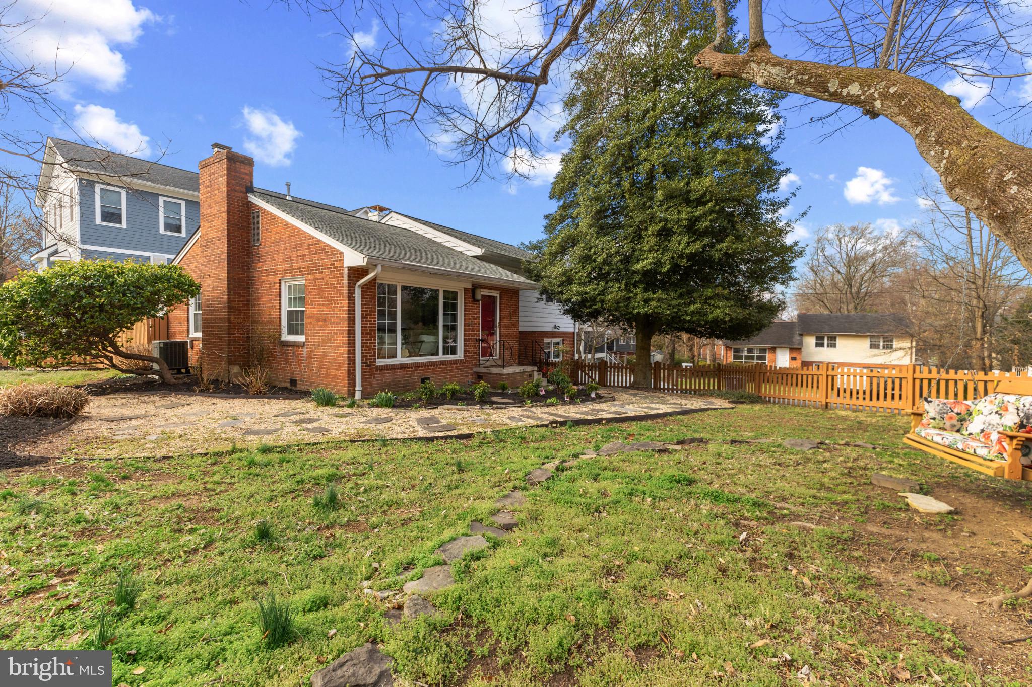 CRESCENT HILLS - Residential