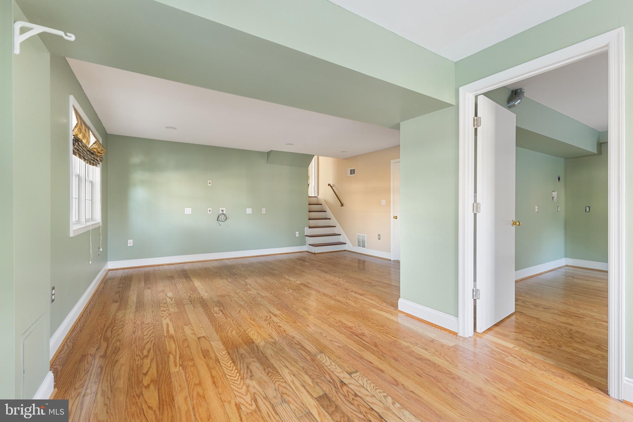 CRESCENT HILLS - Residential