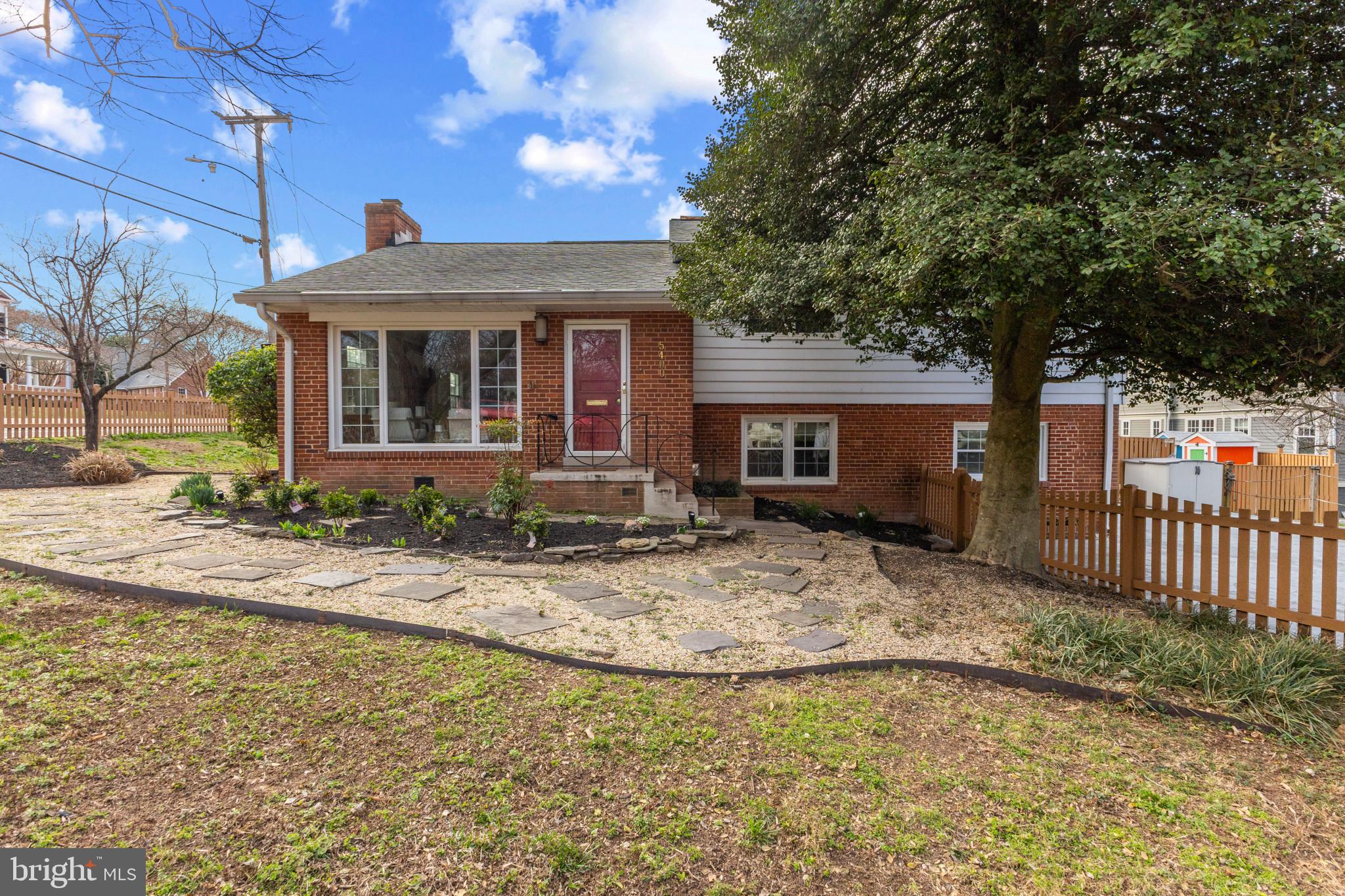 CRESCENT HILLS - Residential