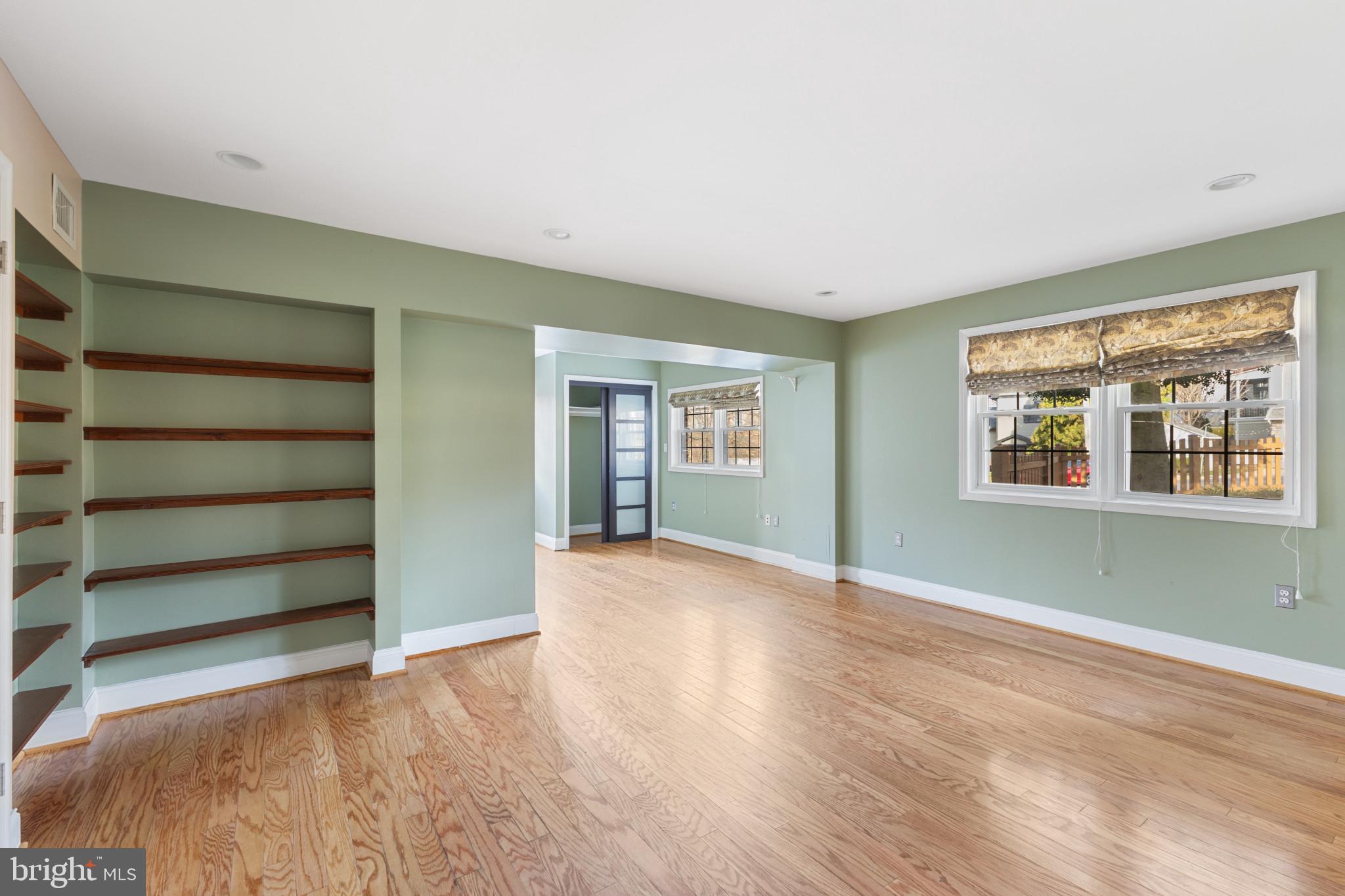 CRESCENT HILLS - Residential